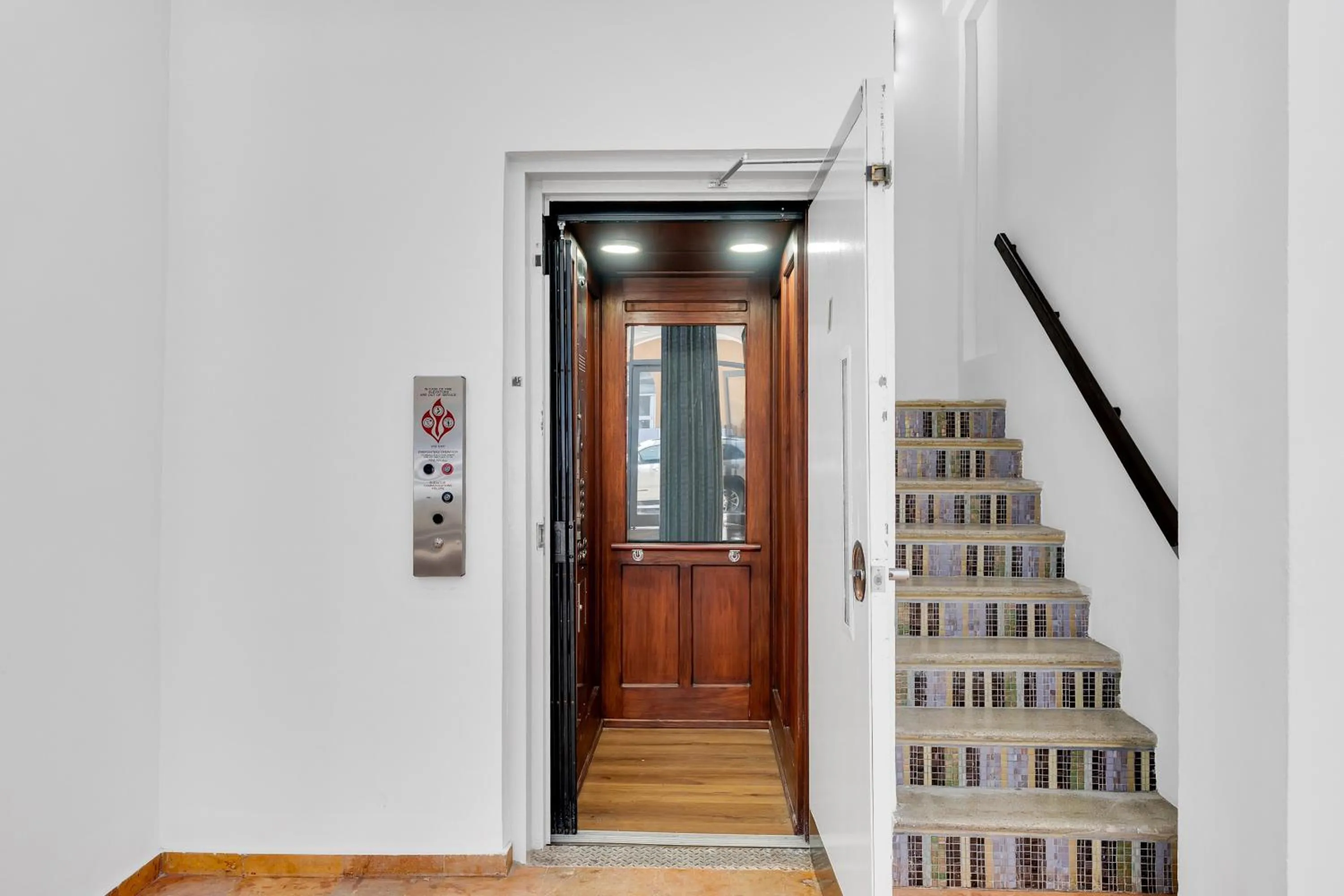 elevator in Armas Hotel