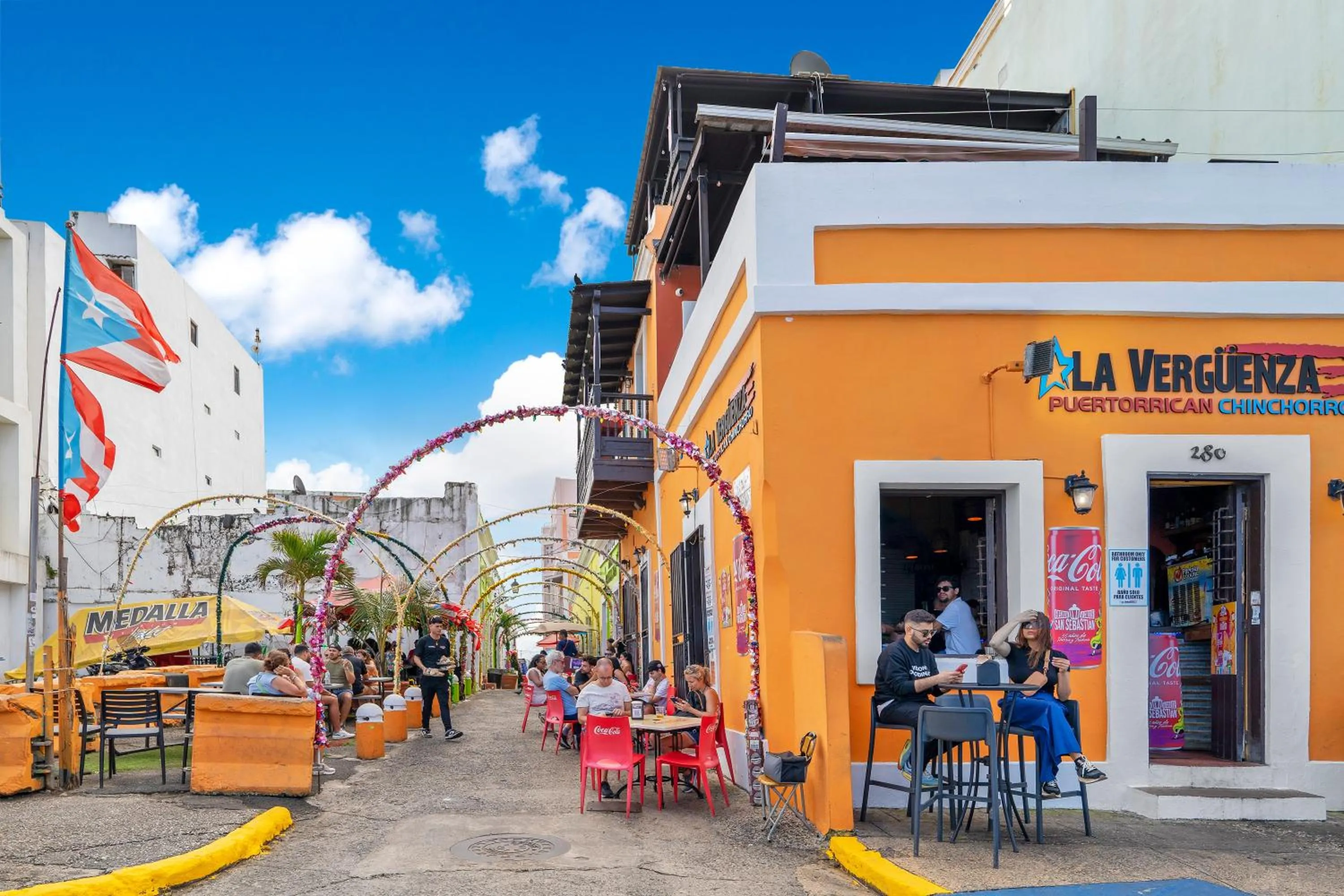 Restaurant/places to eat in Armas Hotel