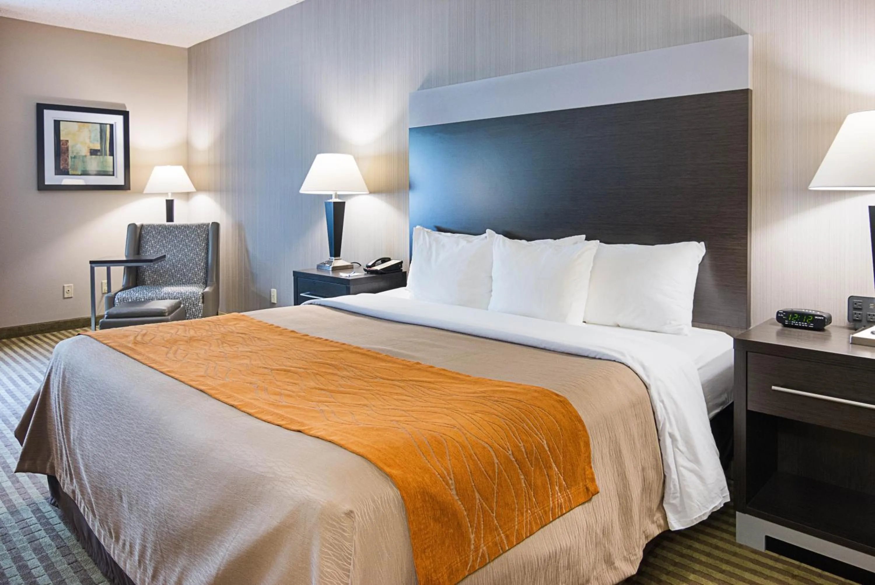 Bed in Comfort Inn Camden