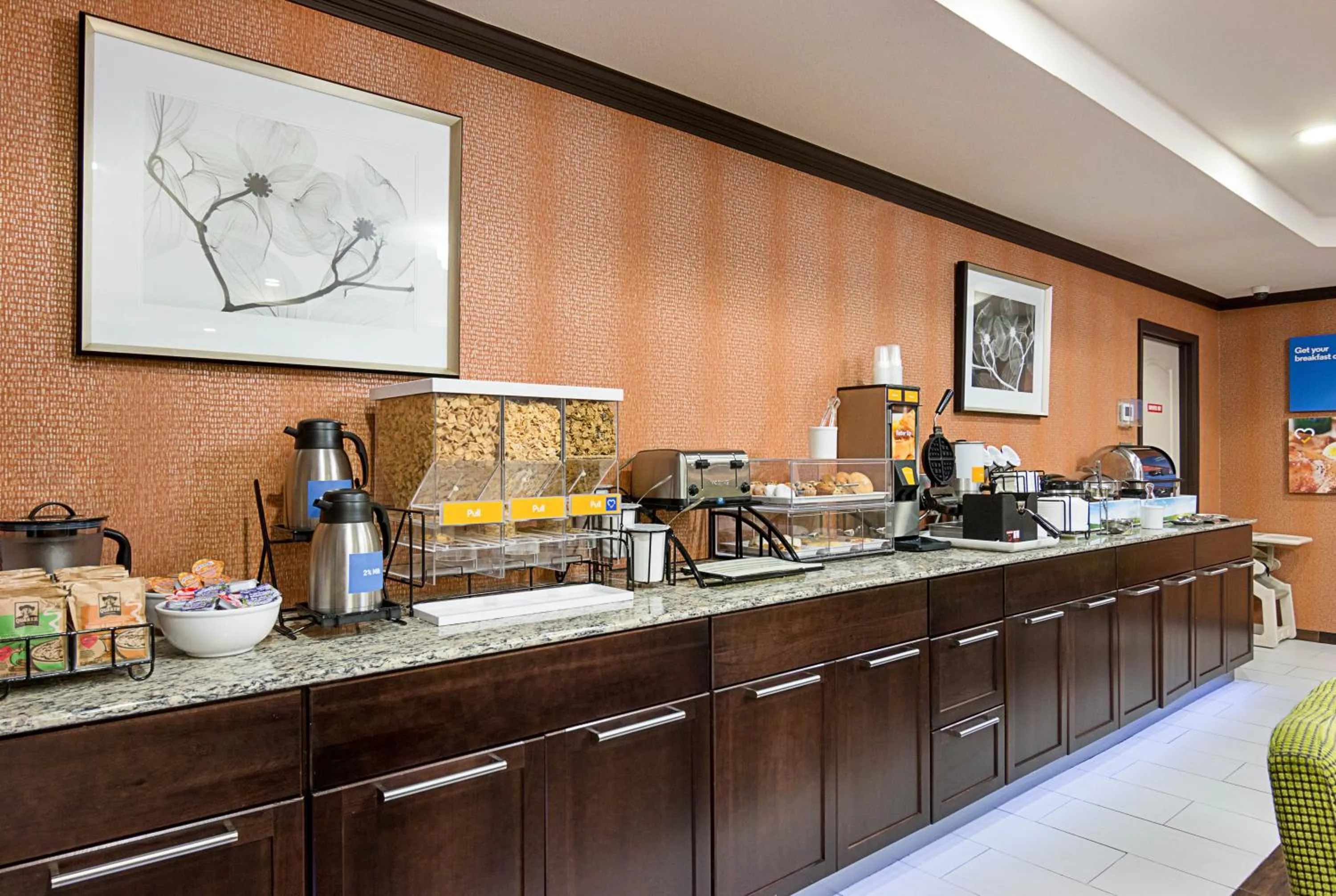 Breakfast in Comfort Inn Camden