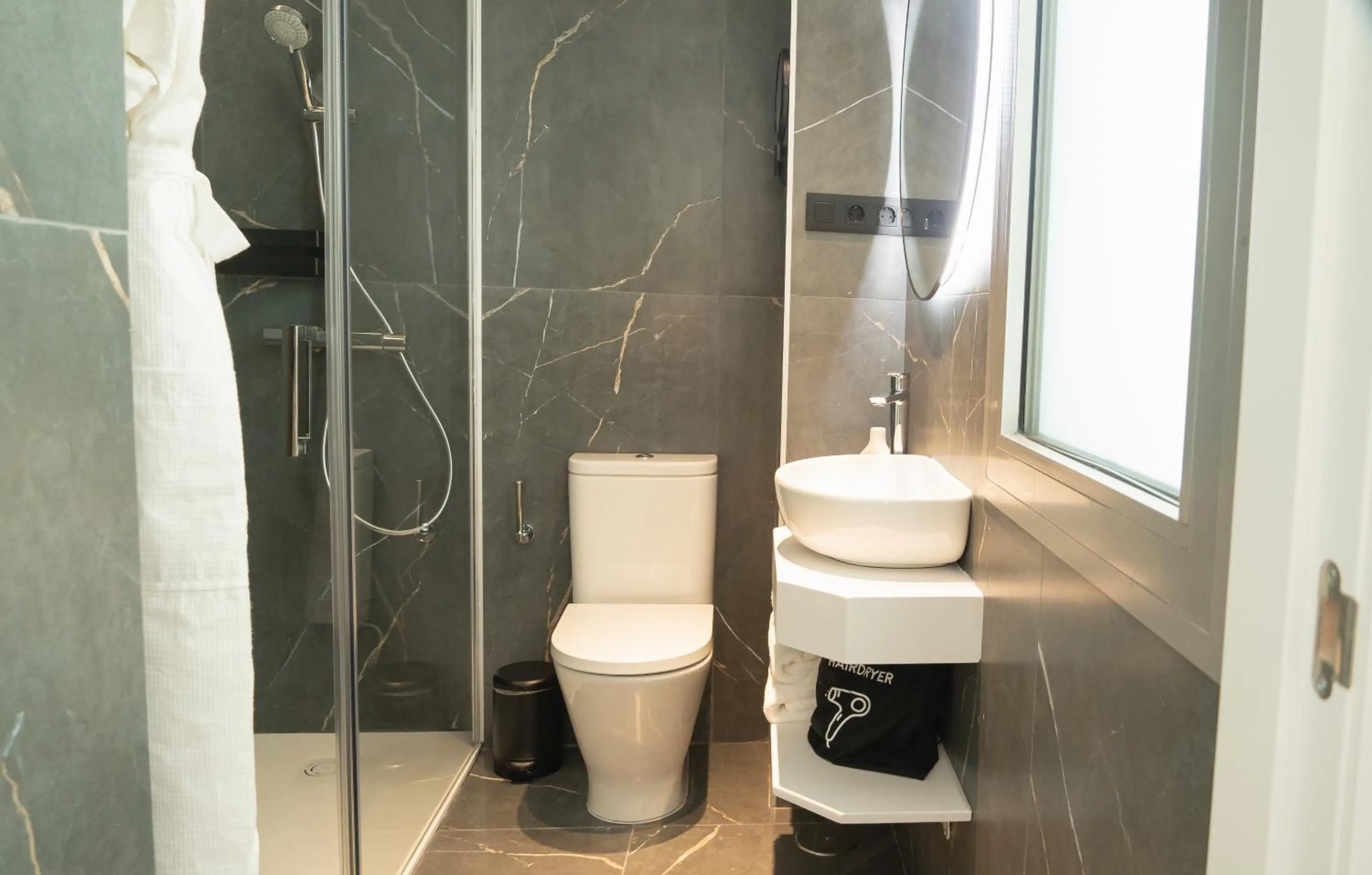 Shower in L&H Callao Selection Adults Only