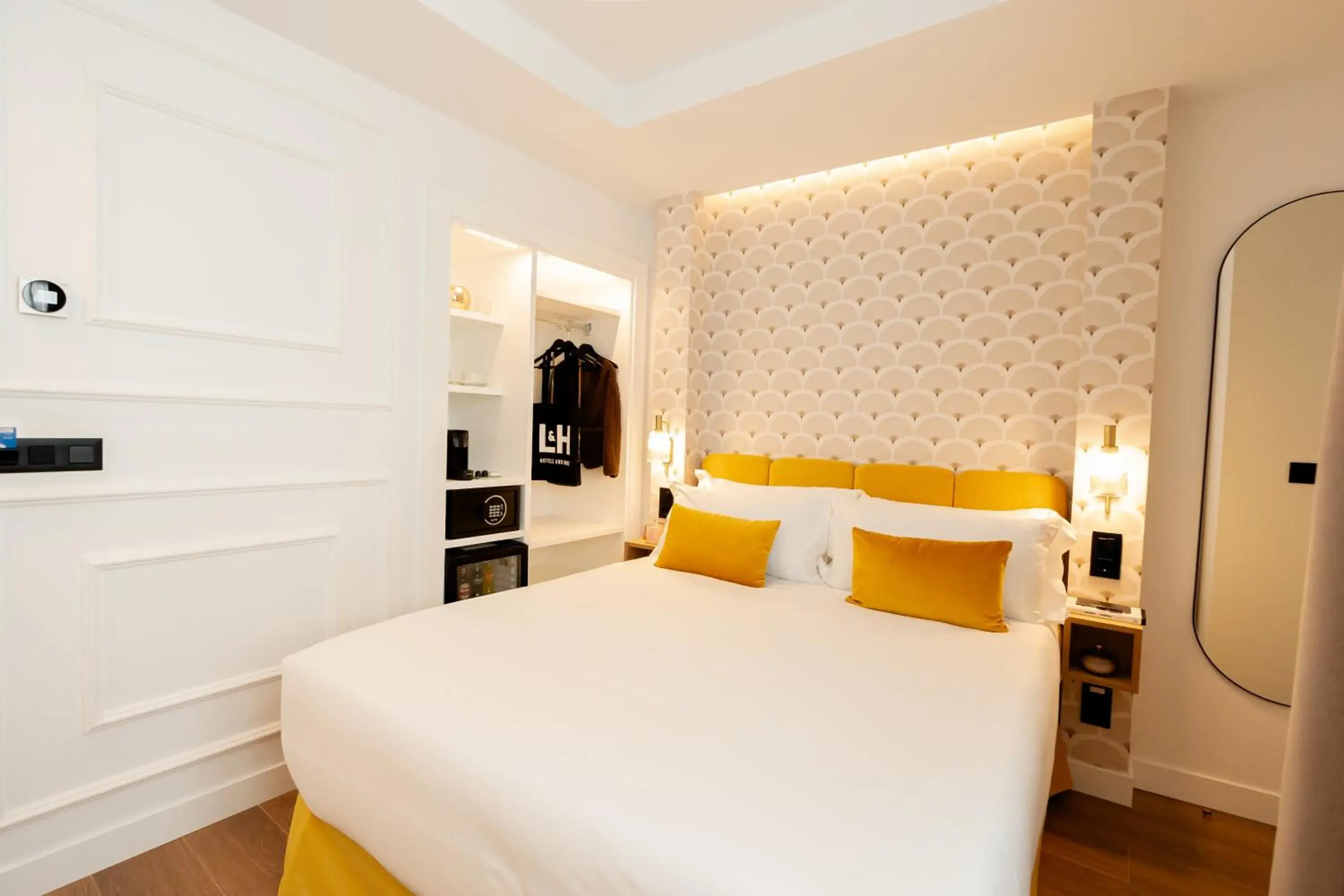 Interior Standard Double Room in L&H Callao Selection Adults Only Interior Standard Double Room in L&H Callao Selection Adults Only