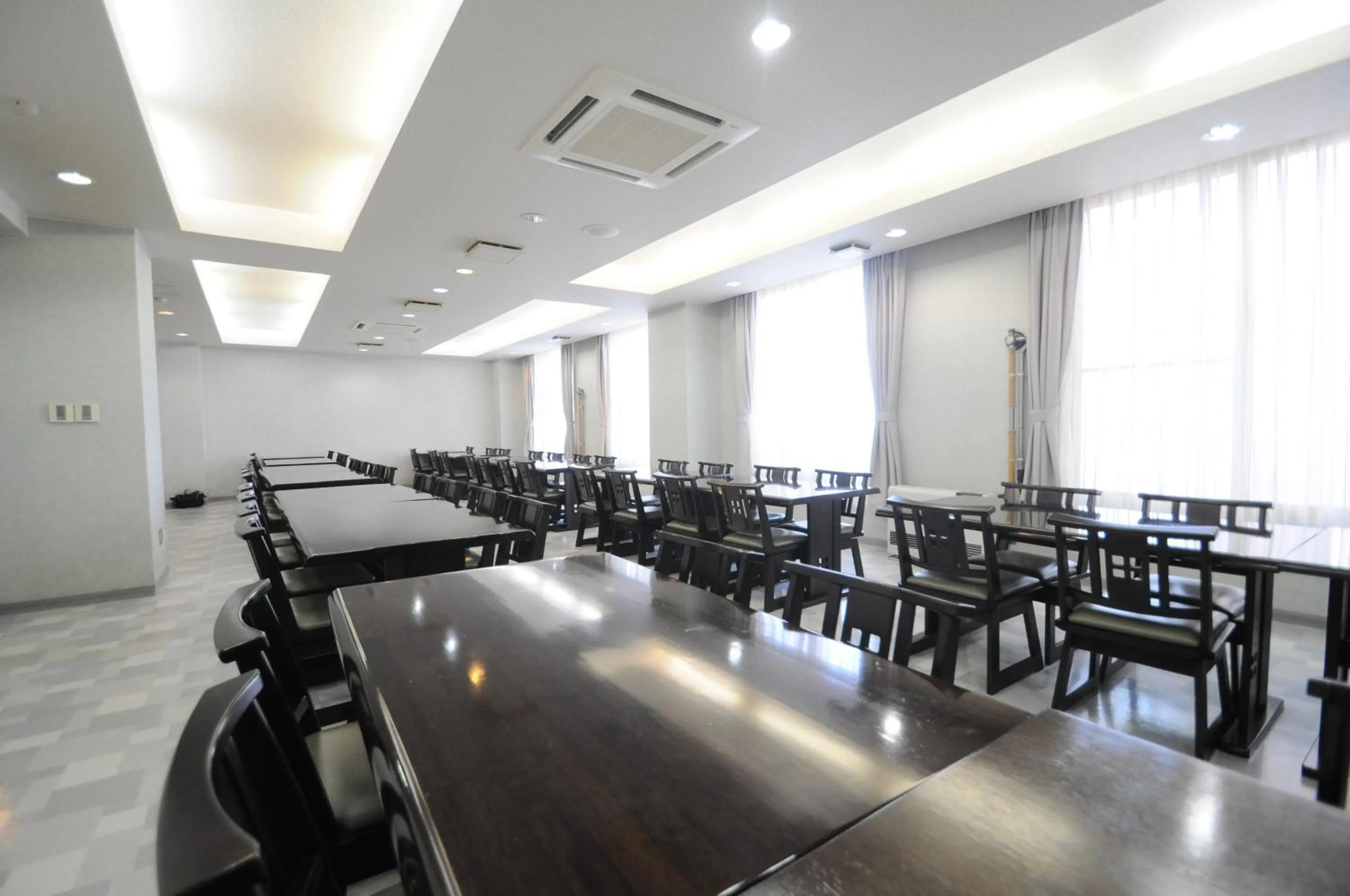 Restaurant/places to eat in Hotel Saharin