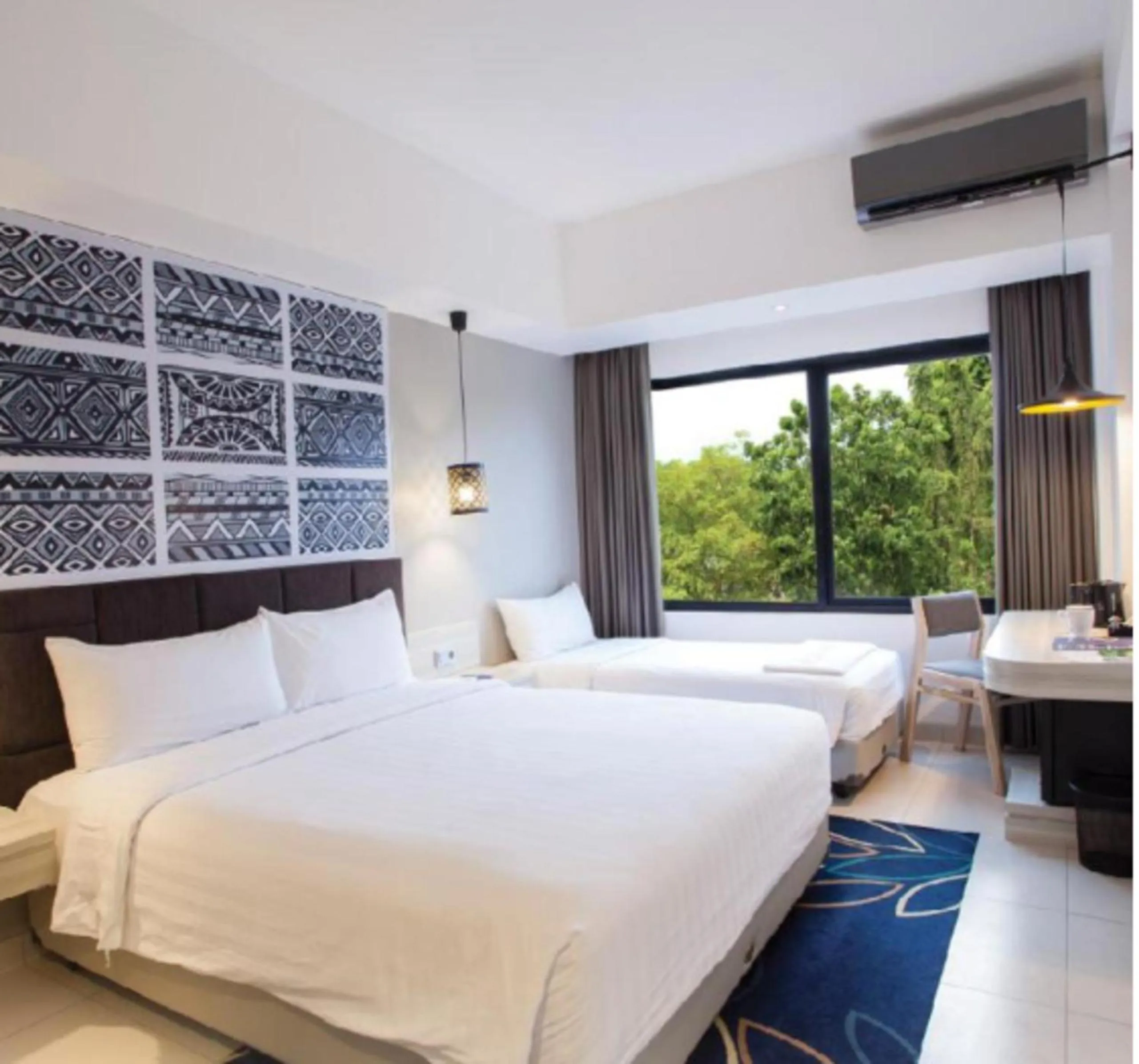 Bedroom, Bed in Aston Anyer Beach Hotel