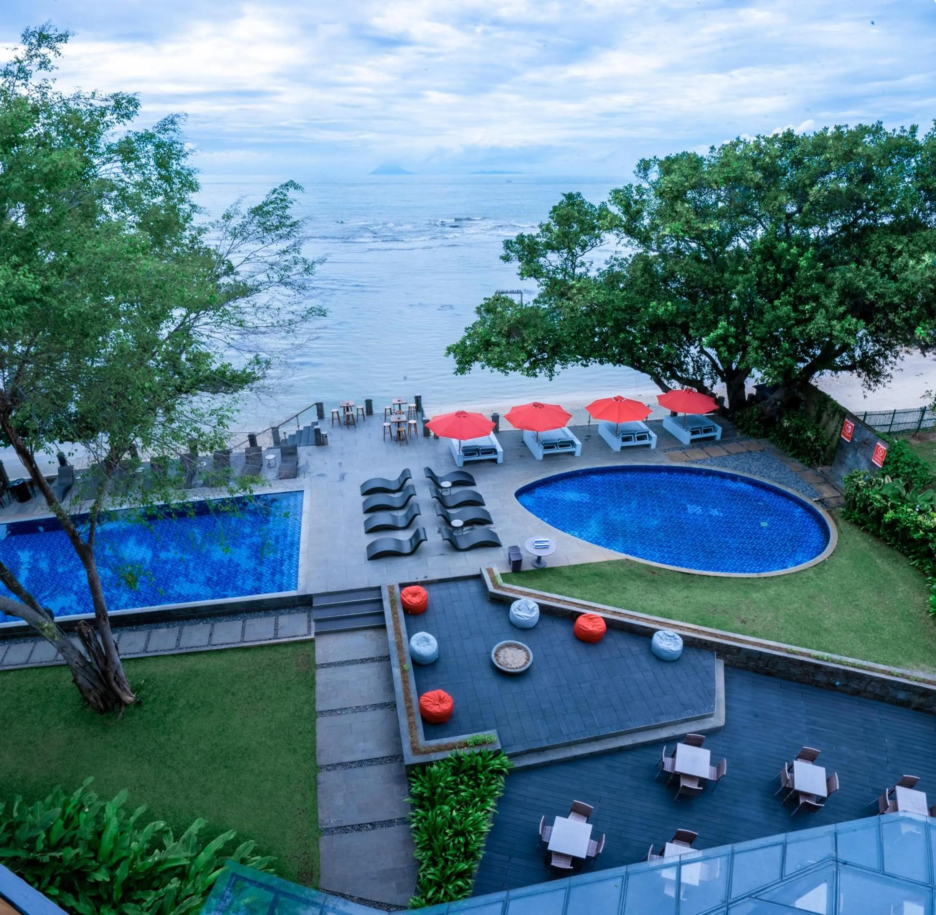Swimming pool in Aston Anyer Beach Hotel