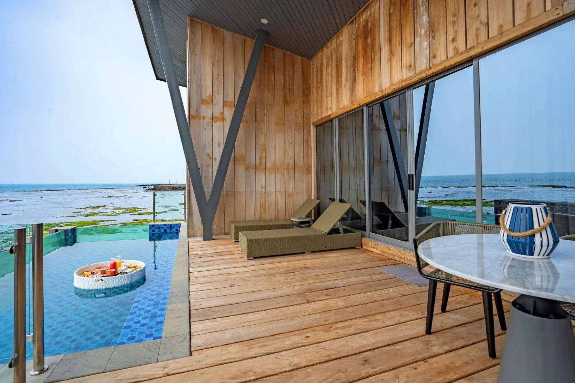 Balcony/Terrace in Aston Anyer Beach Hotel