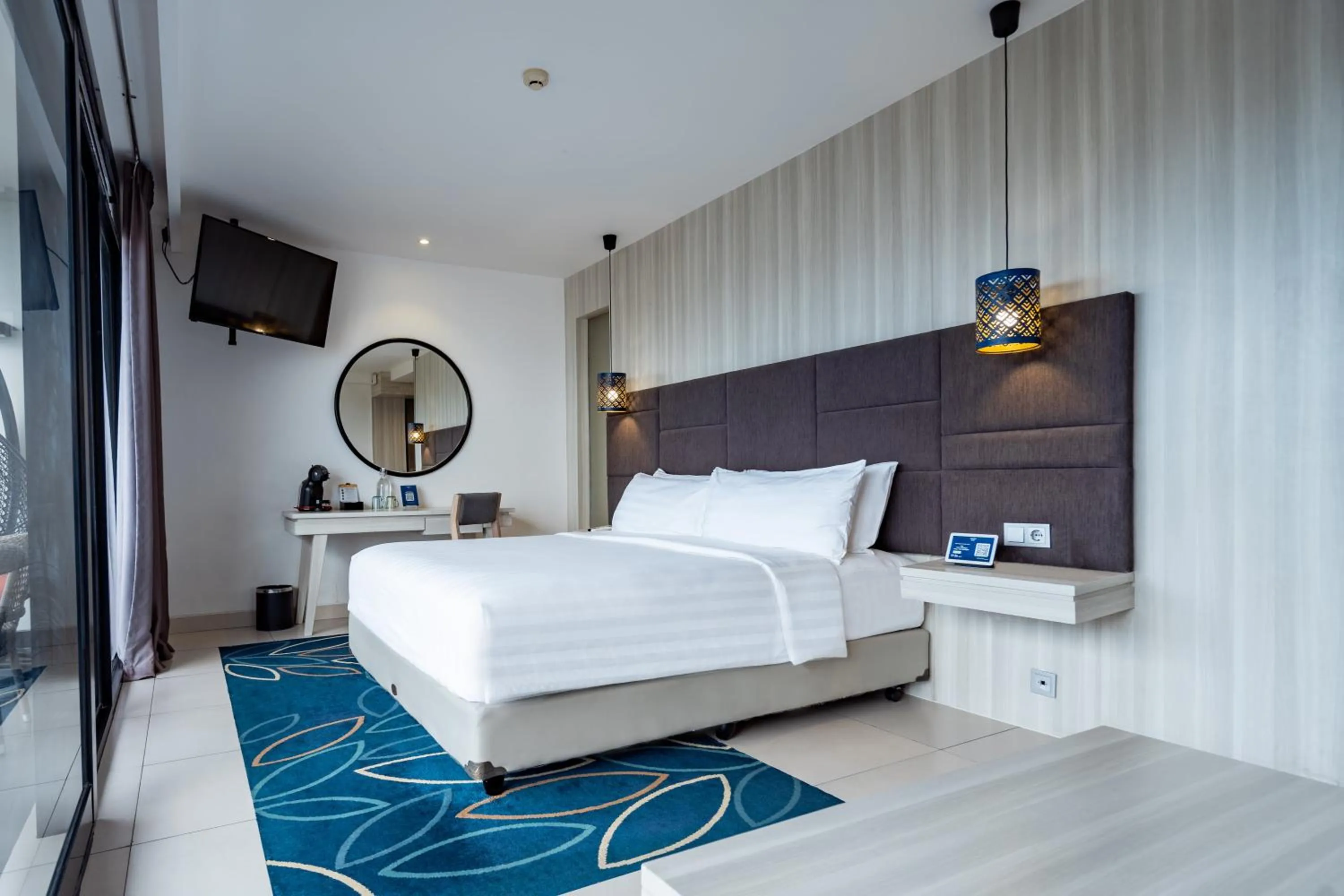 Bedroom, Bed in Aston Anyer Beach Hotel