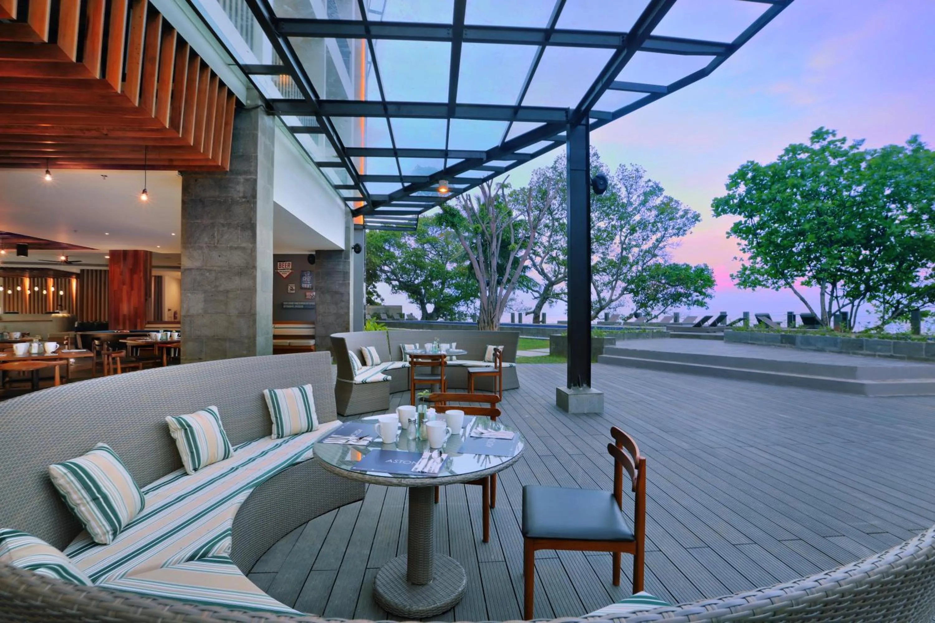 Restaurant/places to eat in Aston Anyer Beach Hotel