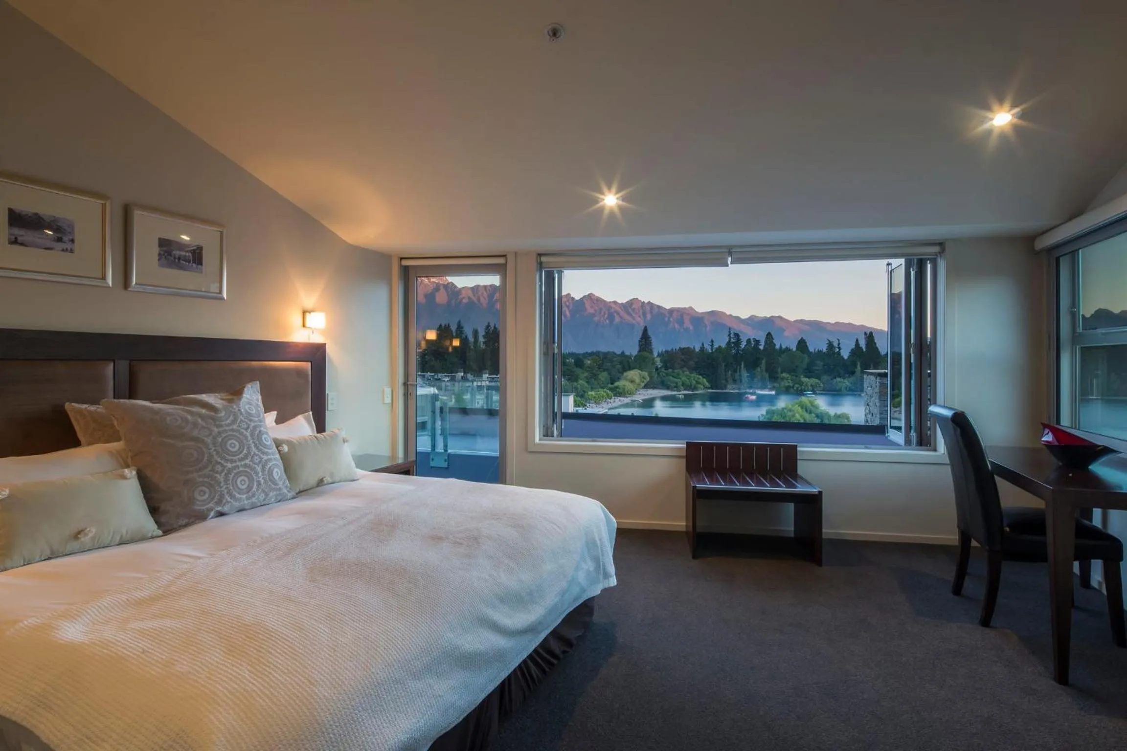 Bedroom, Bed in Shotover Penthouse Spa