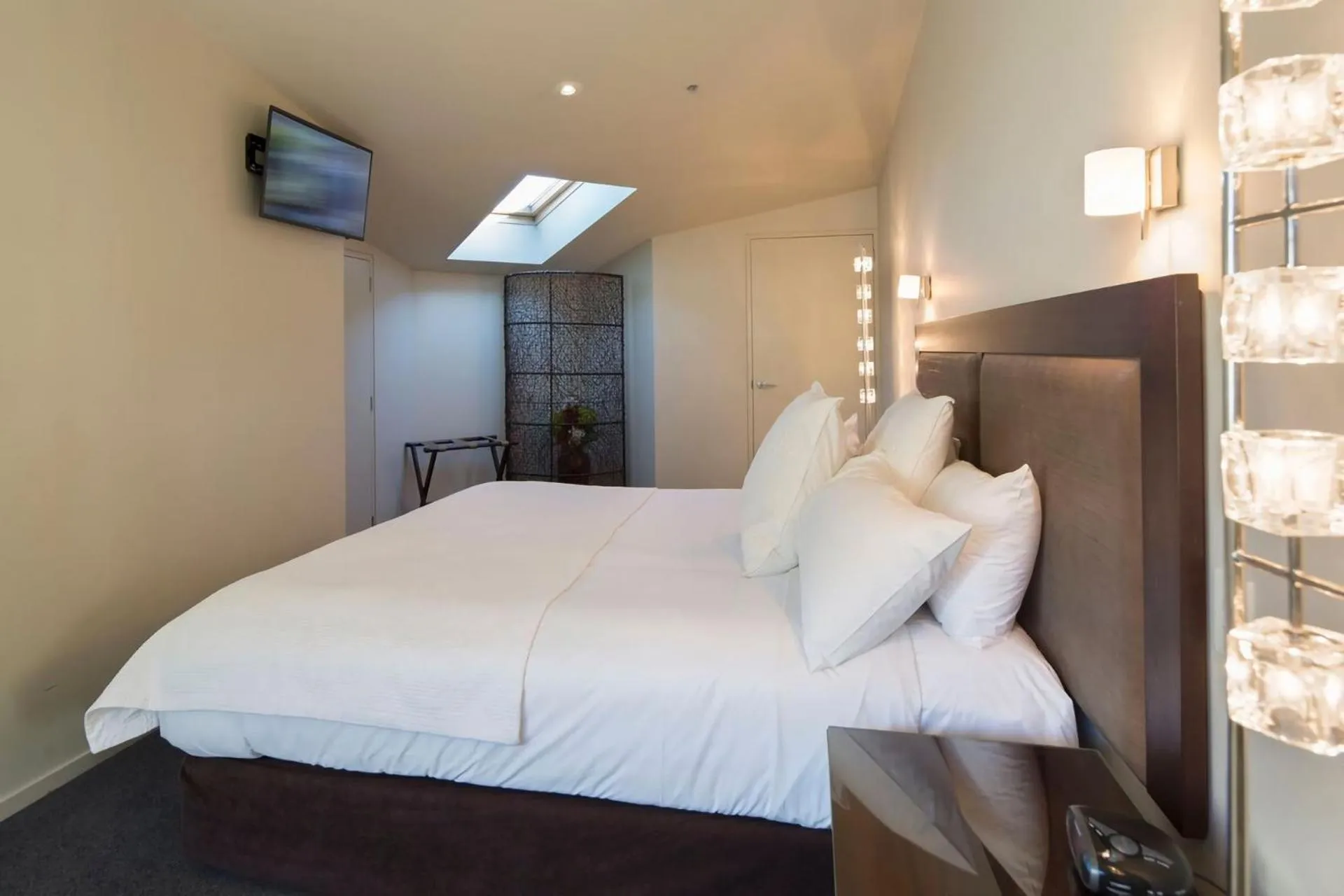 Bed in Shotover Penthouse Spa