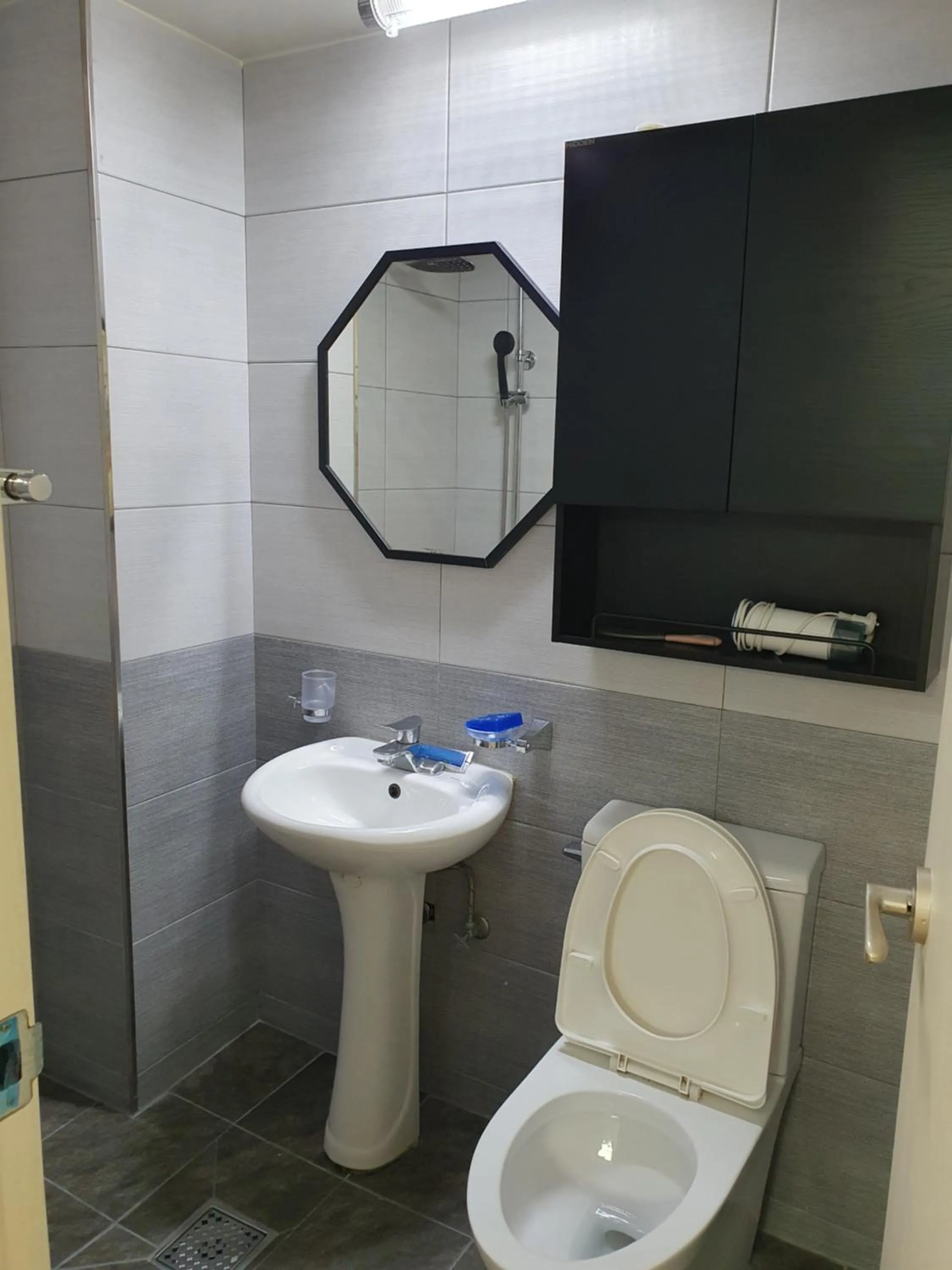 Bathroom in Incheon Intl Airport ANN Guest House