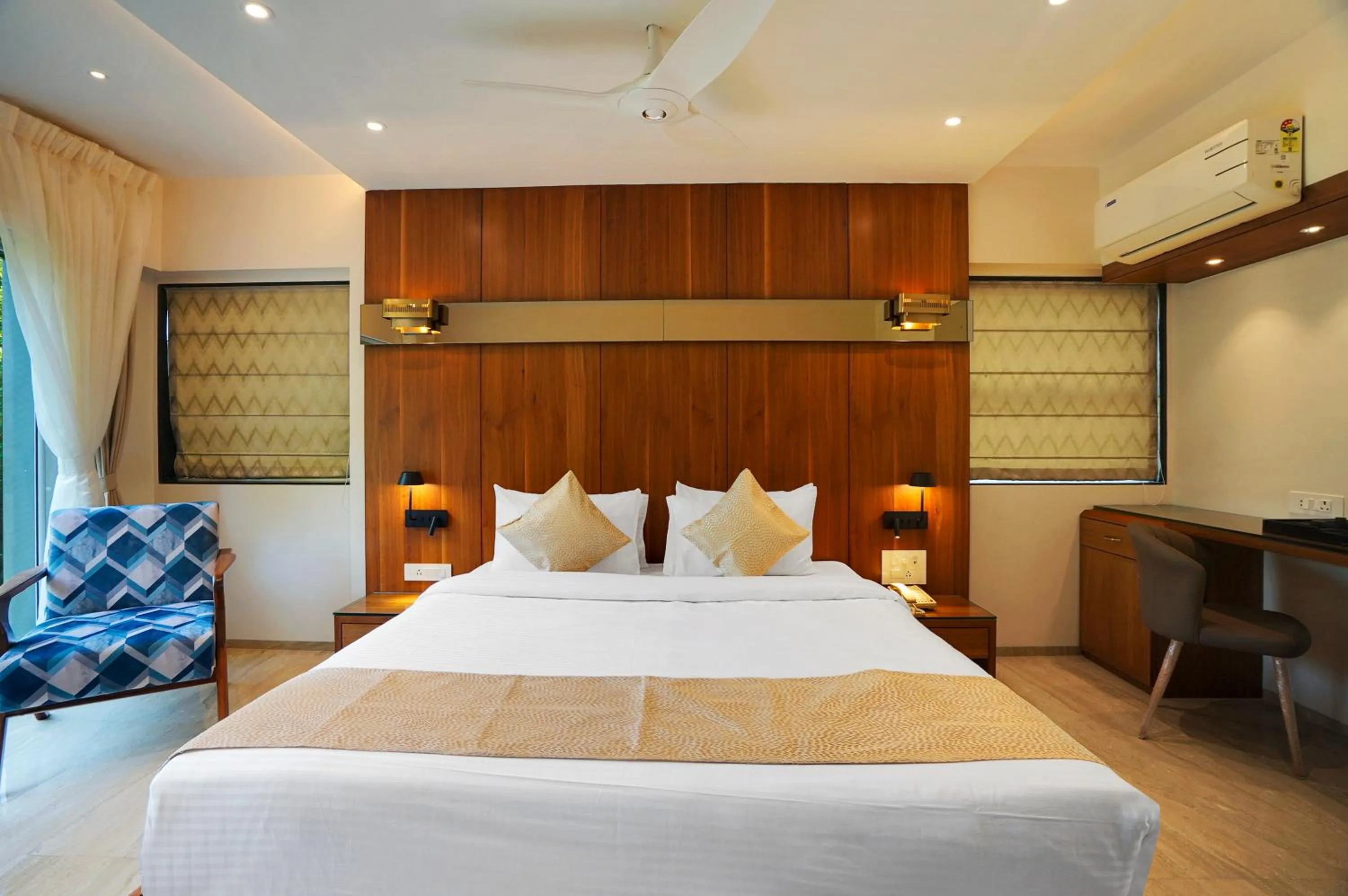 Bed in Hotel Everest Regency Pune