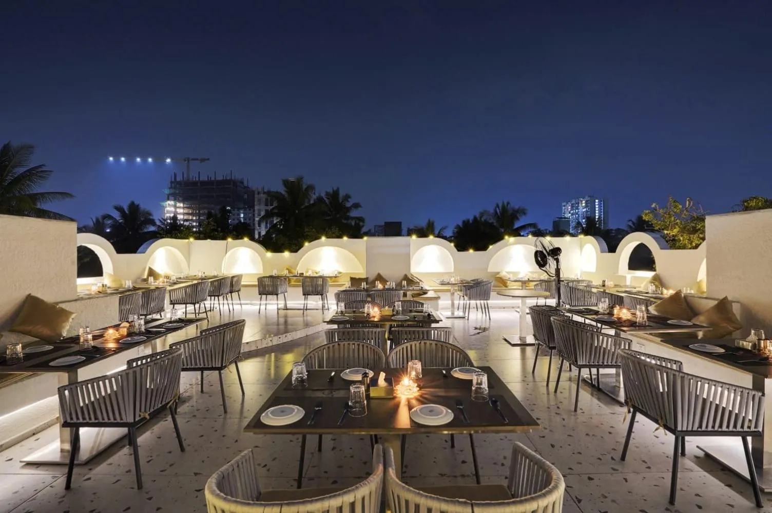 Restaurant/places to eat in Hotel Everest Regency Pune