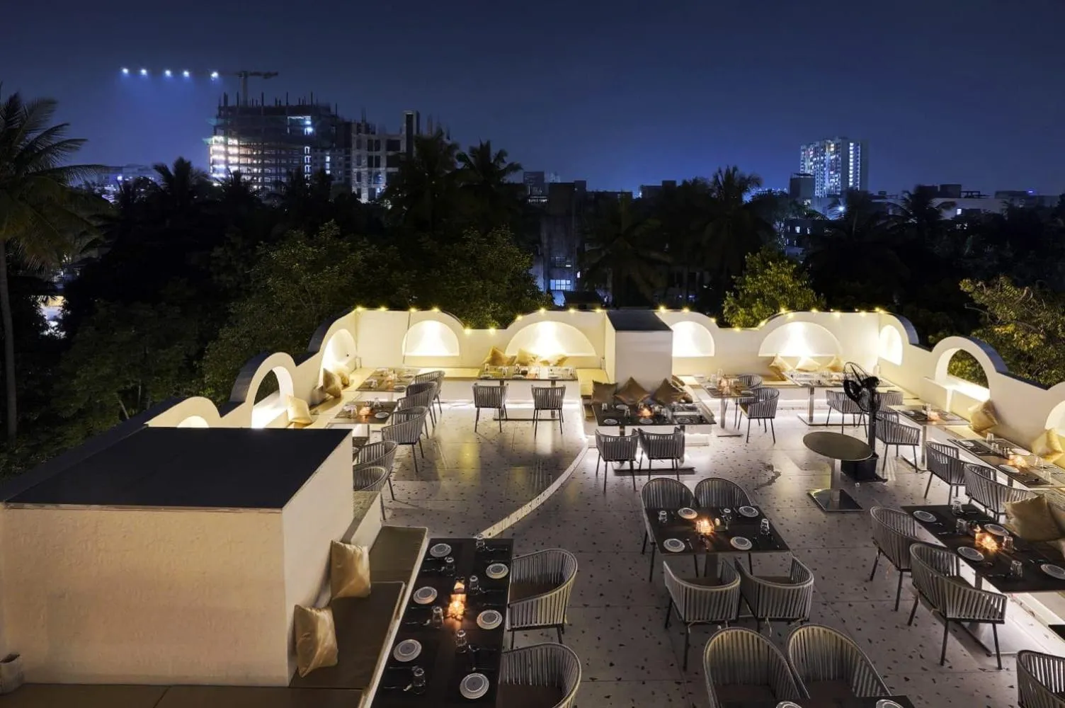 Restaurant/places to eat in Hotel Everest Regency Pune