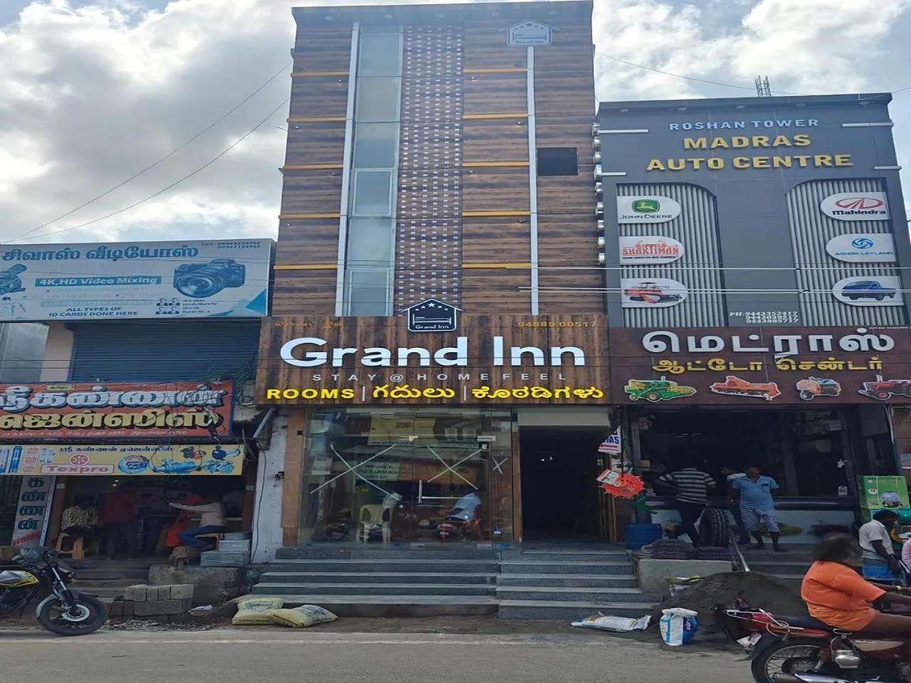 Facade/entrance in Grand Inn