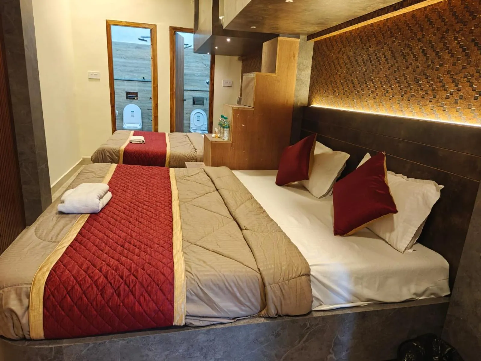 Bedroom, Bed in Grand Inn