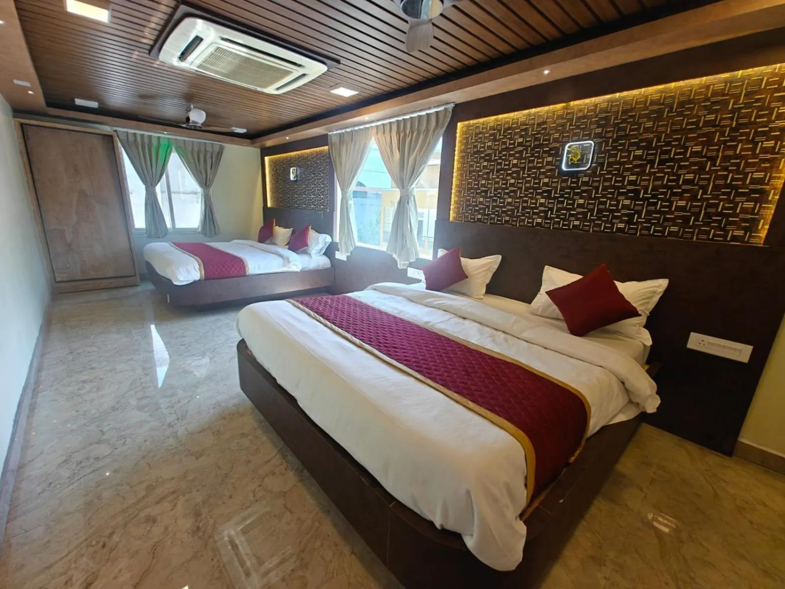 Bedroom, Bed in Grand Inn