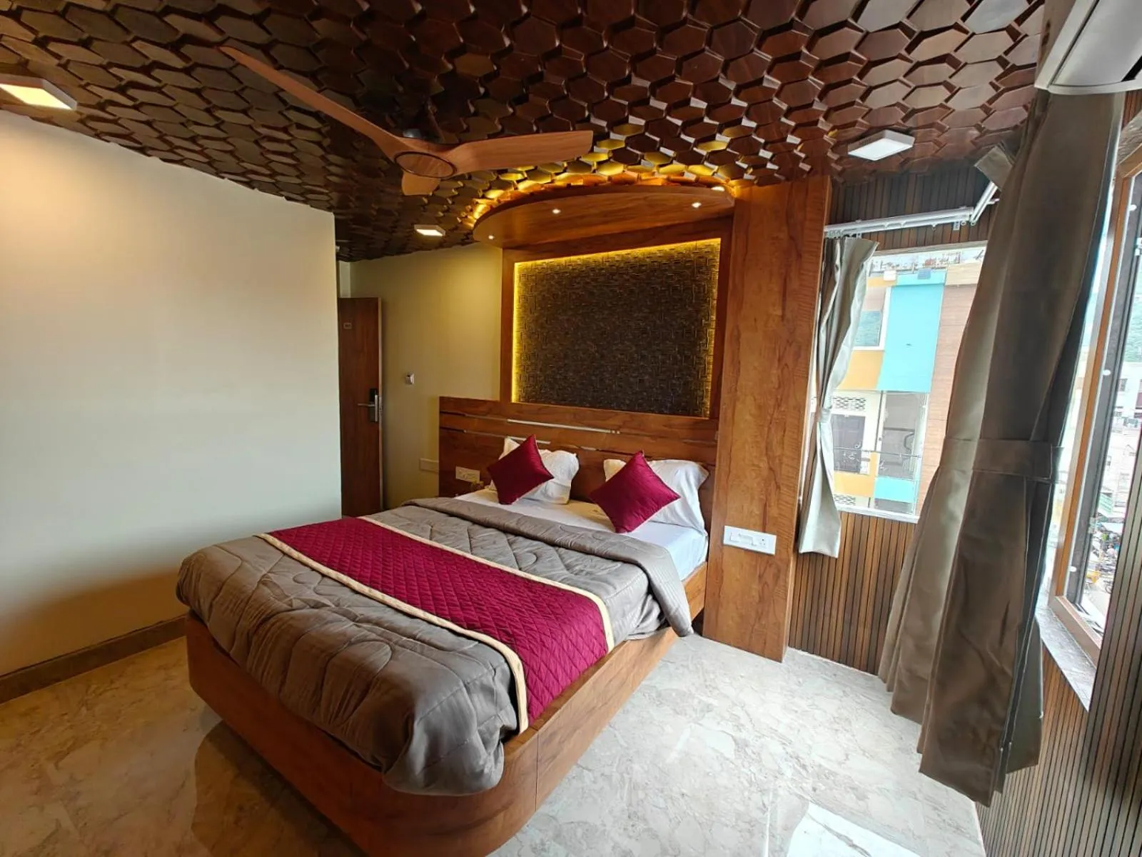 Bedroom, Bed in Grand Inn