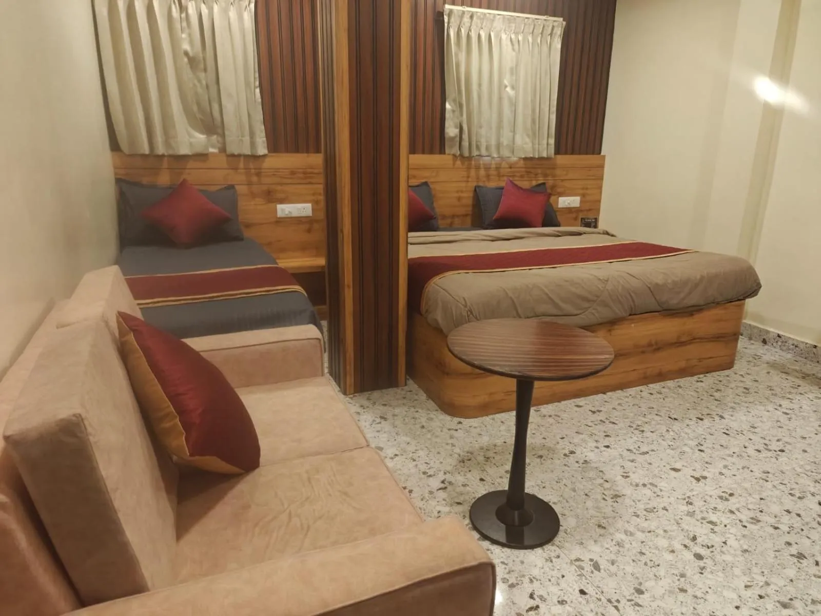 Bedroom, Bed in Grand Inn