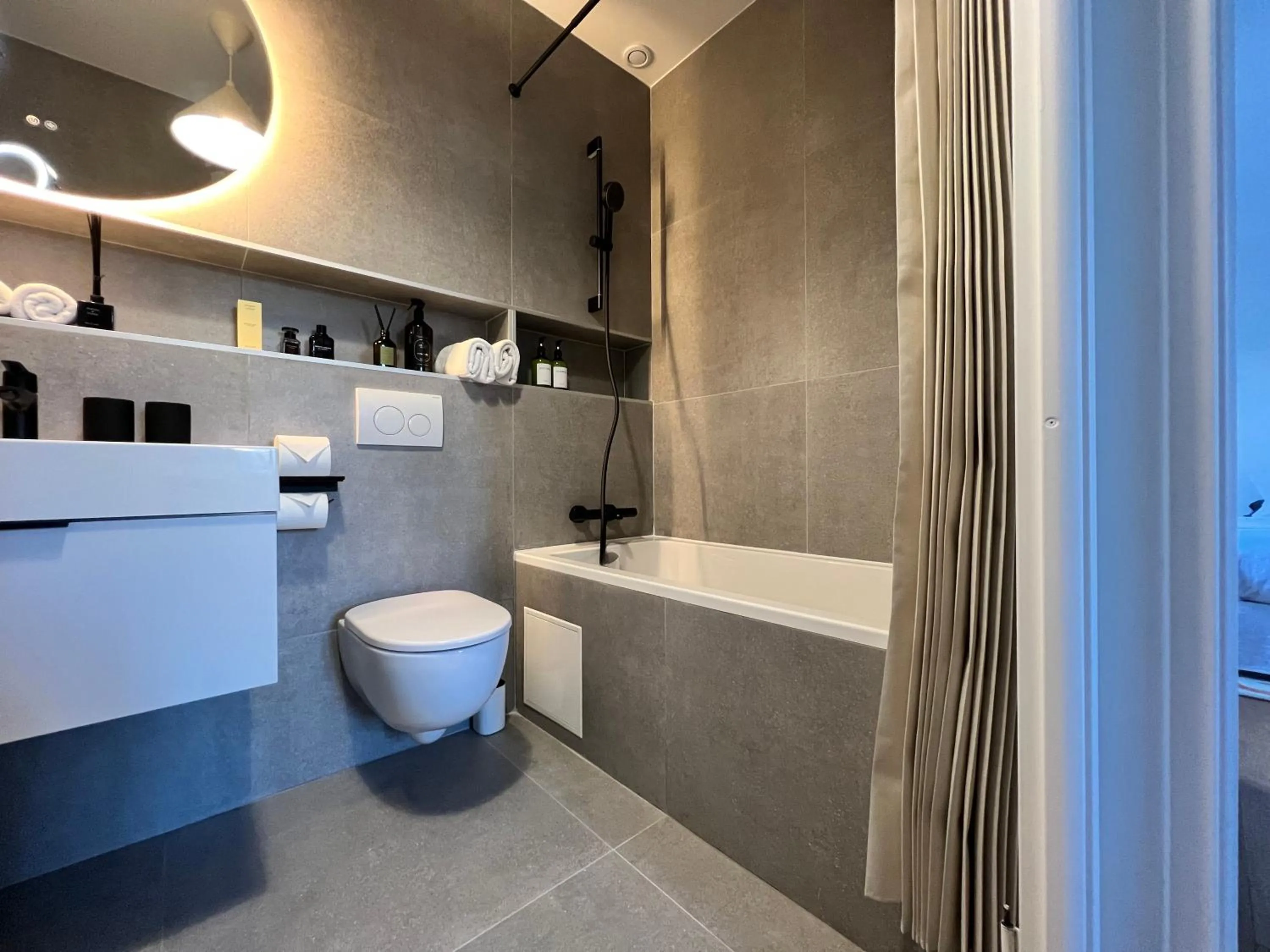 Toilet in Lifestyle Disneyland Paris 8 PAX