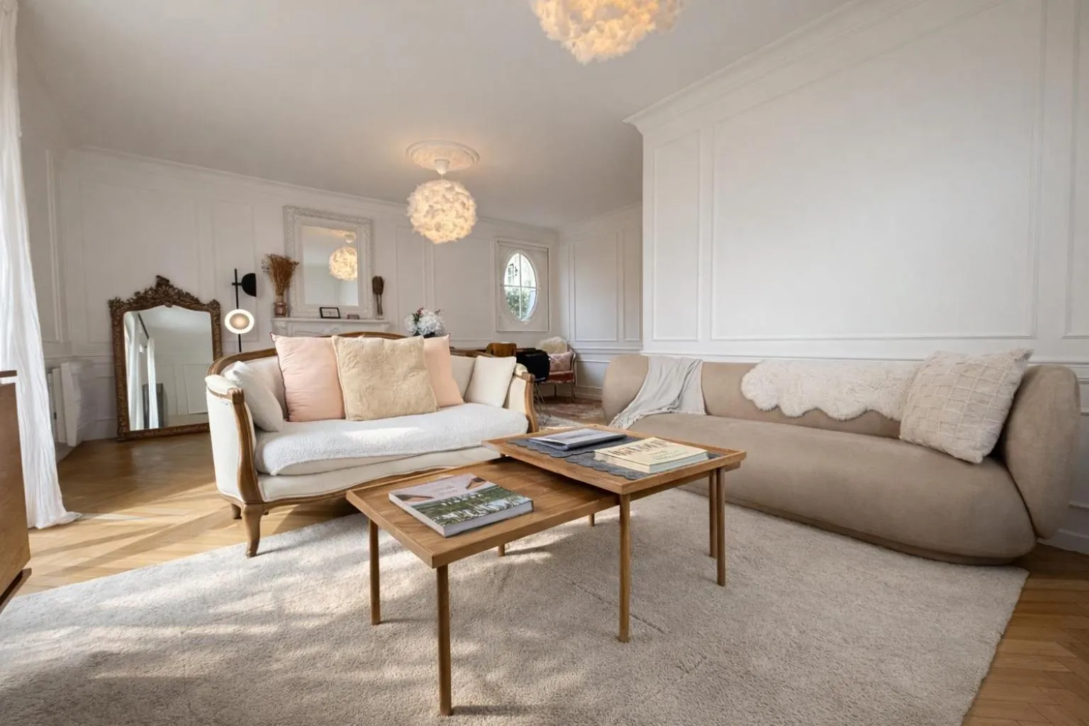 Communal lounge/ TV room in Lifestyle Disneyland Paris 8 PAX