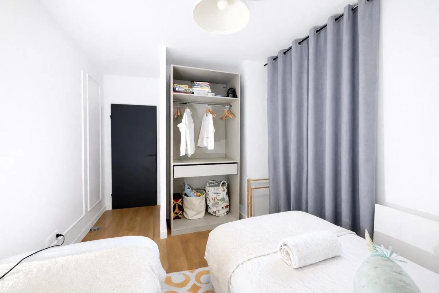 Bedroom, Bed in Lifestyle Disneyland Paris 8 PAX