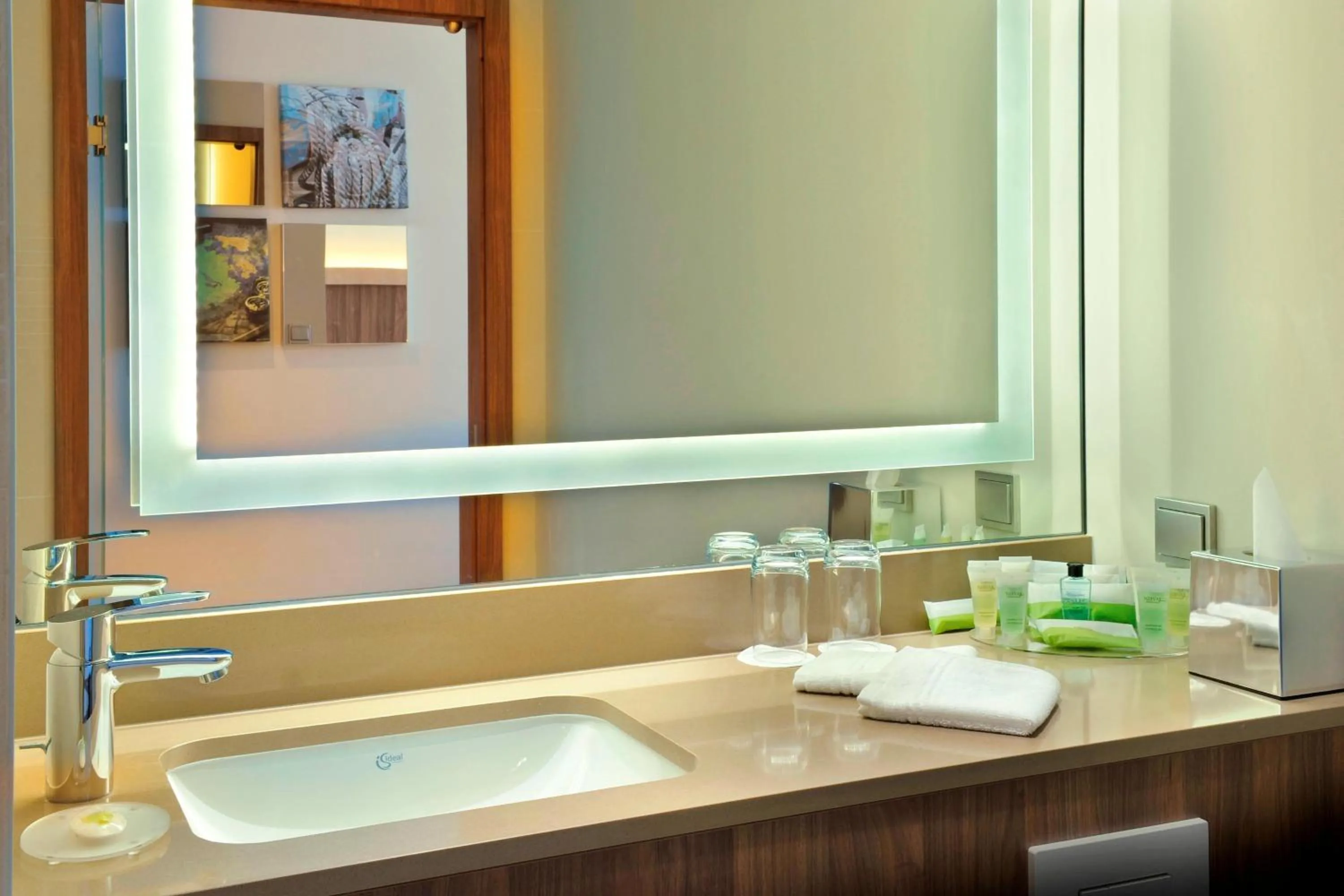 Photo of the whole room in Courtyard by Marriott Gdynia Waterfront