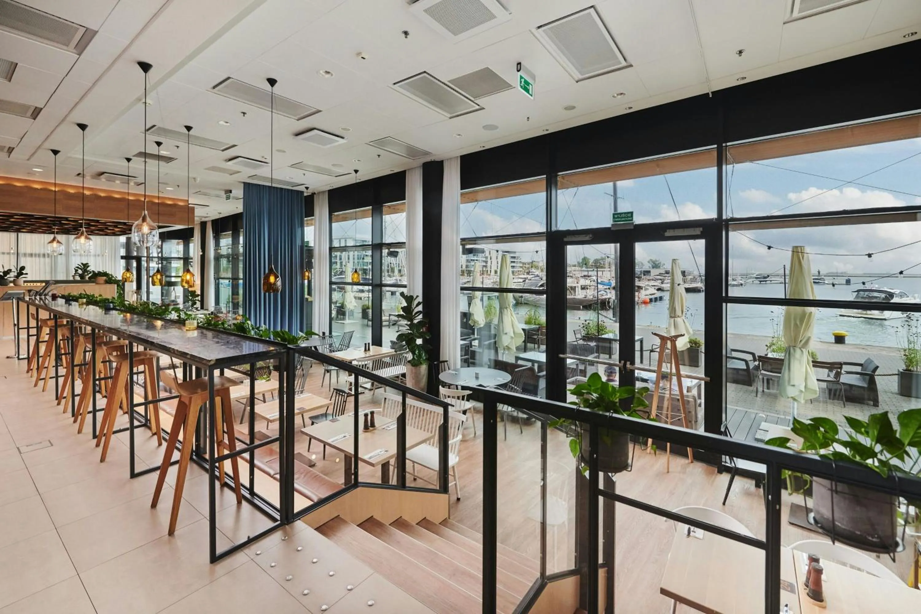 Restaurant/places to eat in Courtyard by Marriott Gdynia Waterfront