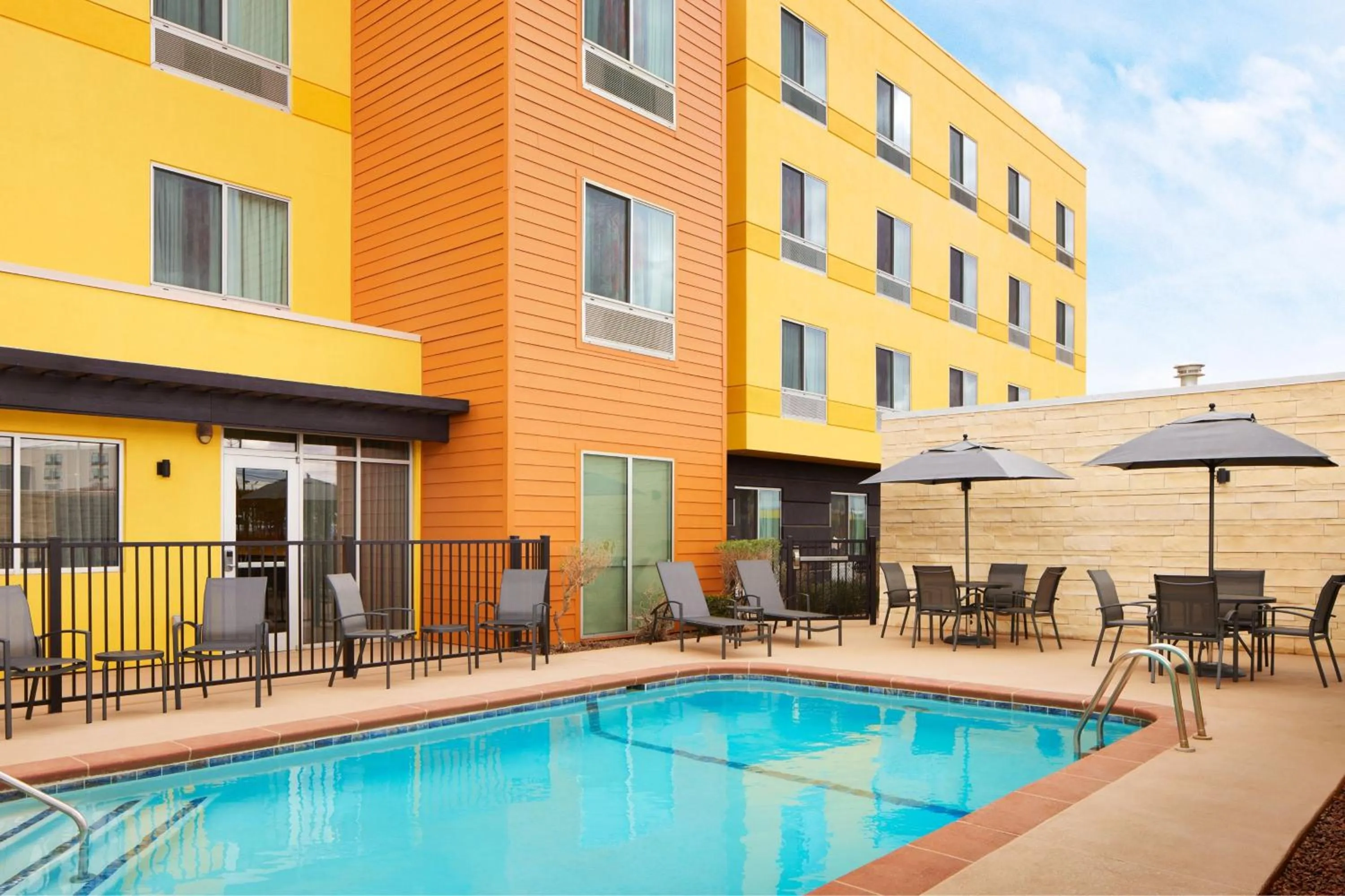 Swimming pool in Fairfield Inn & Suites by Marriott El Paso Airport