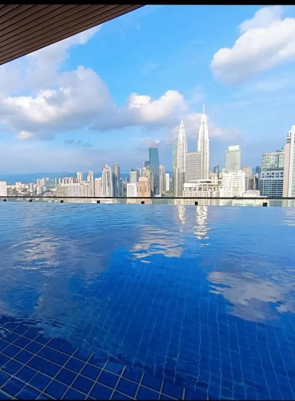 Studio with Balcony in The Luxe Colony KLCC by Sky Pool Studio with Balcony in The Luxe Colony KLCC by Sky Pool