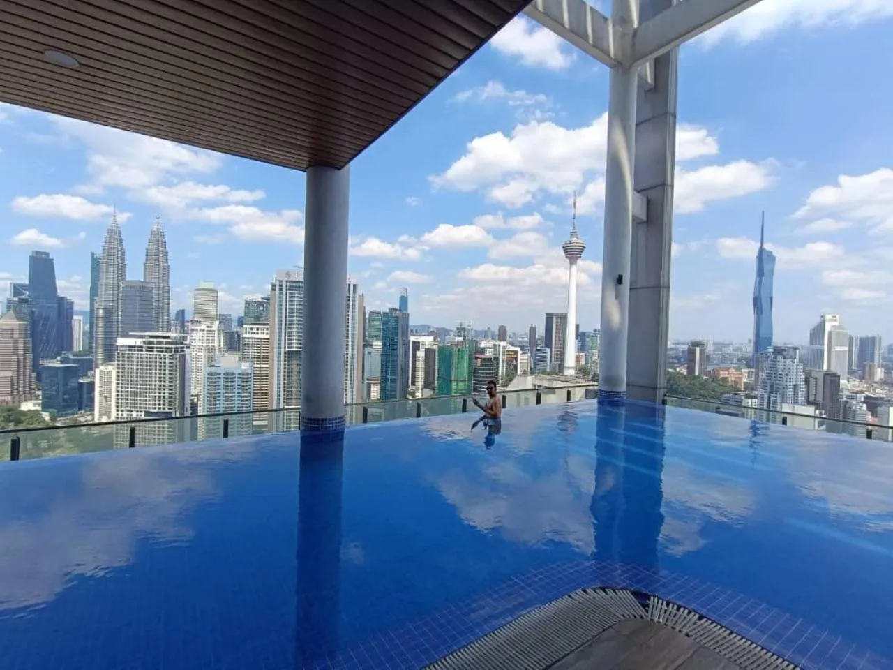 Three-Bedroom Premium Apartment with Balcony in The Luxe Colony KLCC by Sky Pool