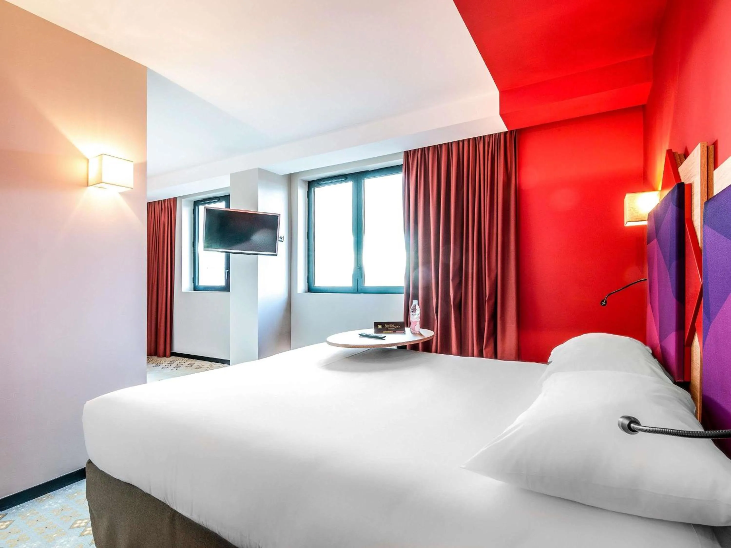 Bedroom, Bed in ibis styles Albi Centre Le Theatro