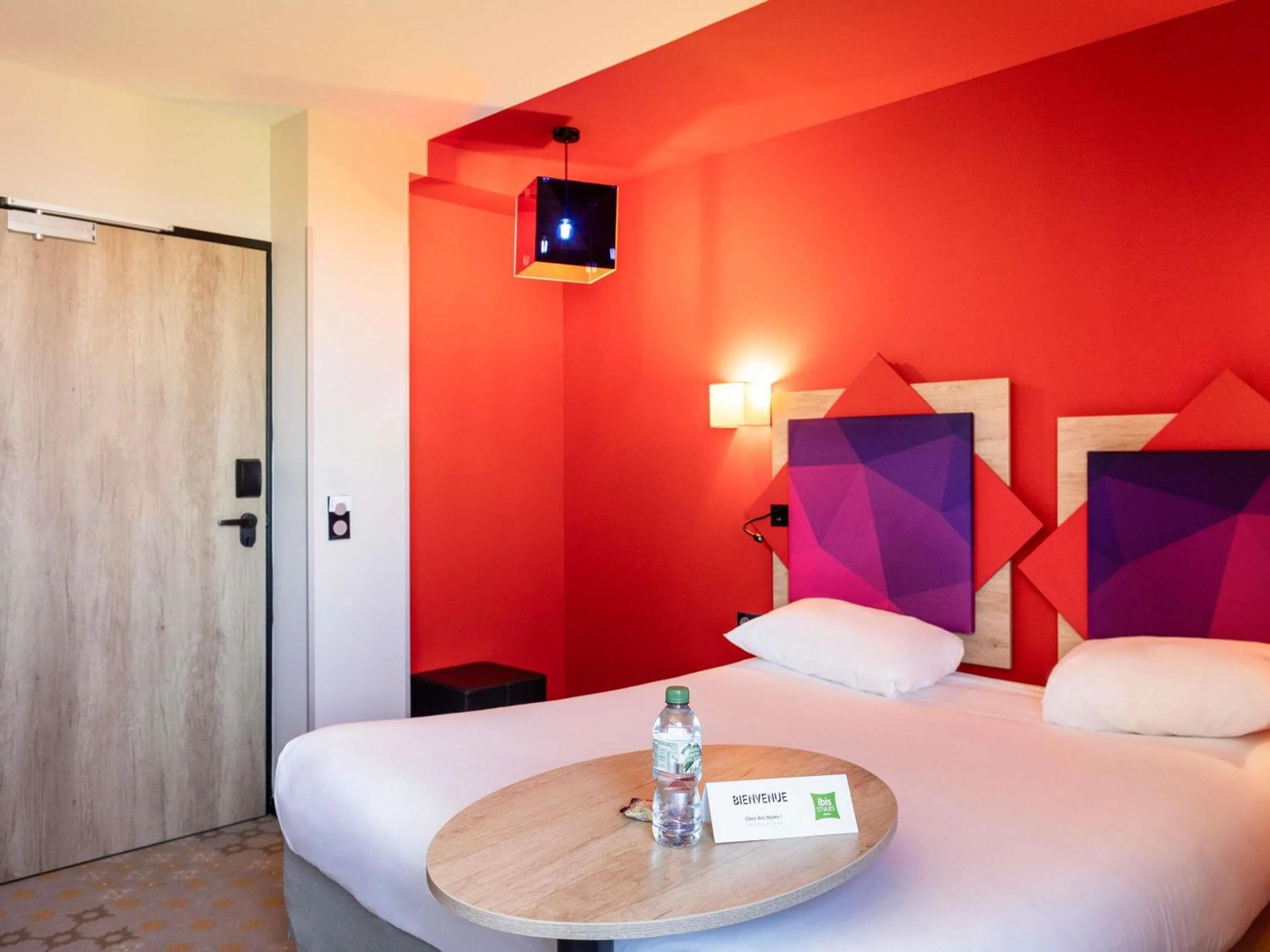 Bedroom, Bed in ibis styles Albi Centre Le Theatro