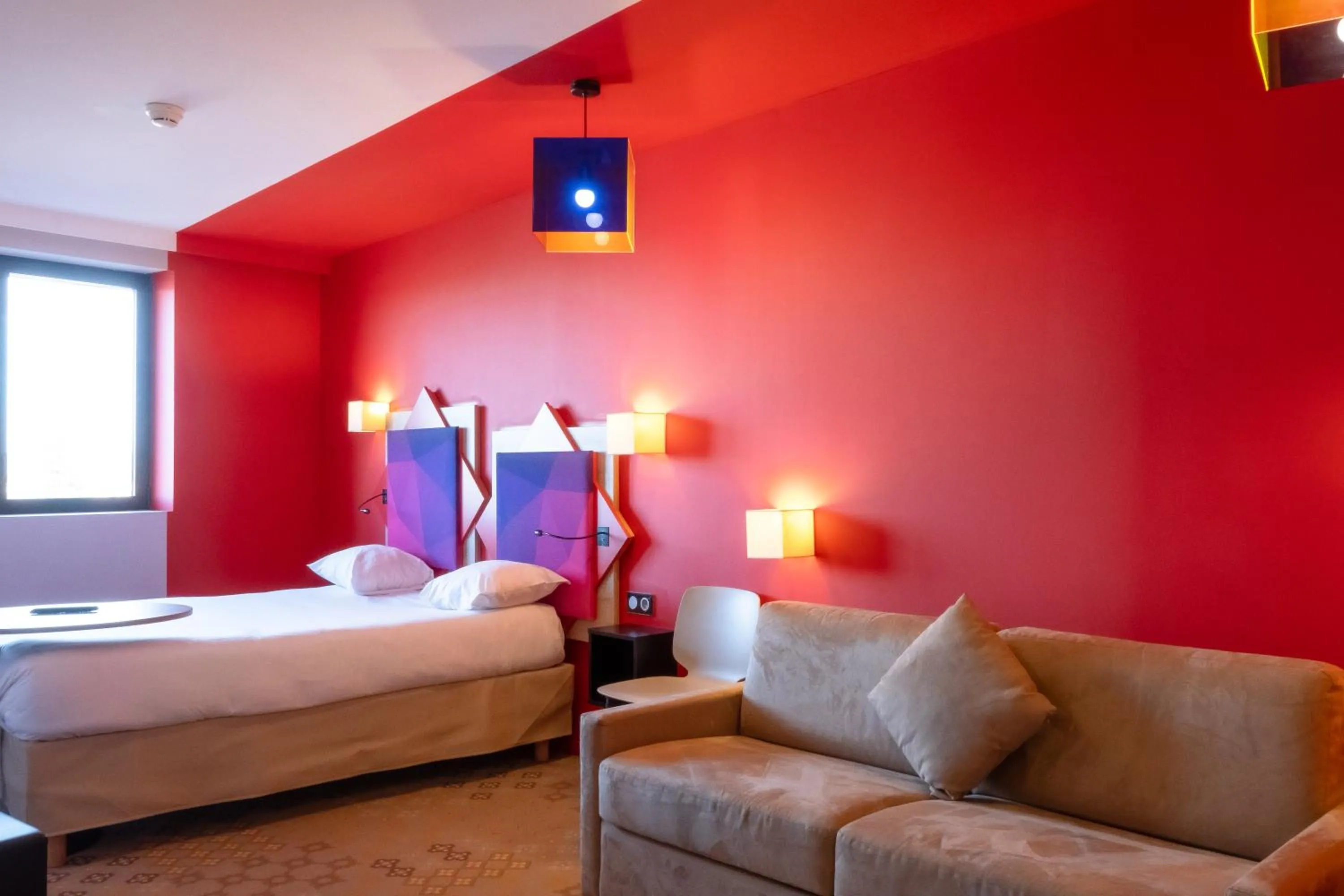 Bedroom, Bed in ibis styles Albi Centre Le Theatro