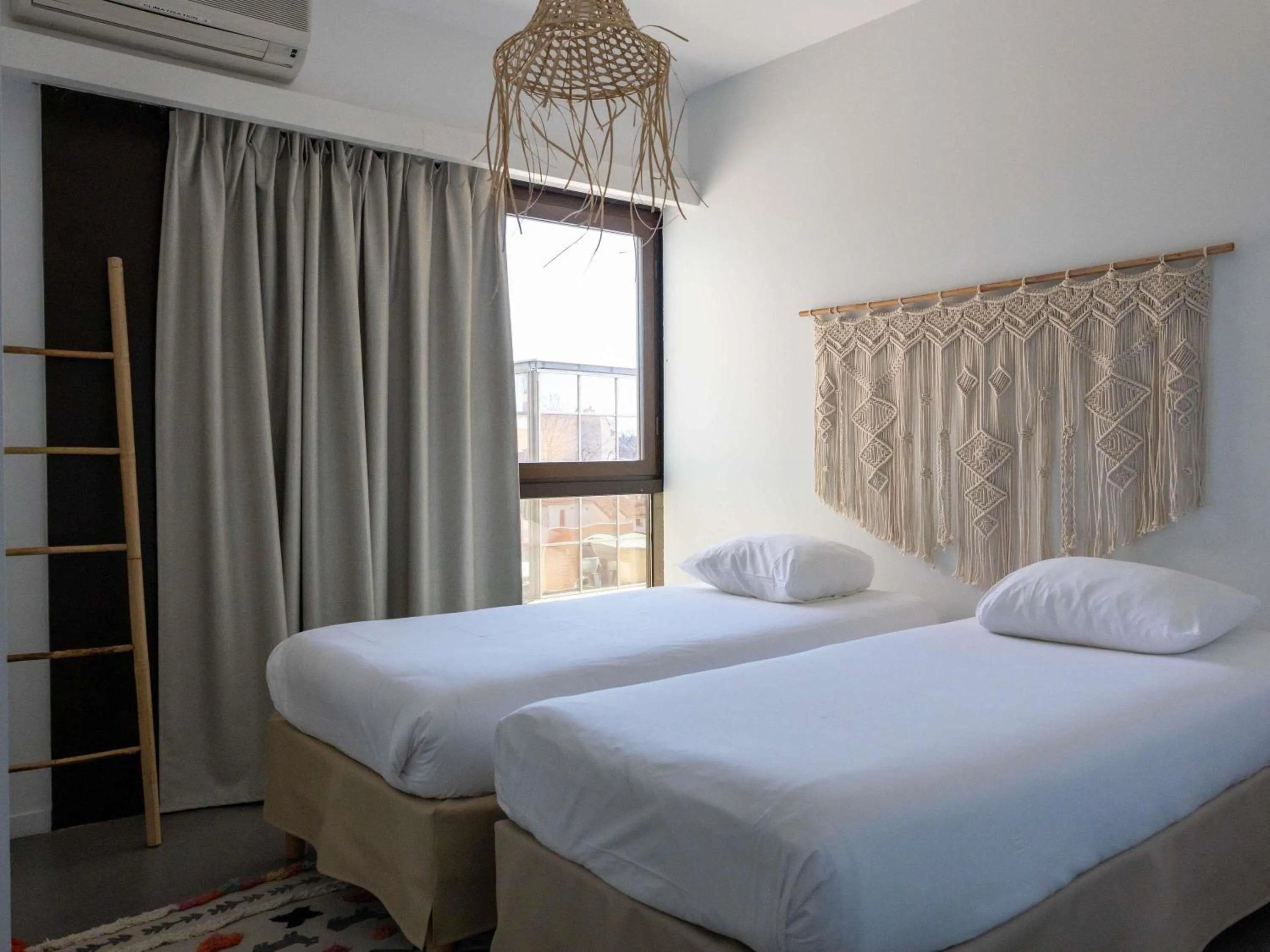 Bedroom, Bed in ibis styles Albi Centre Le Theatro