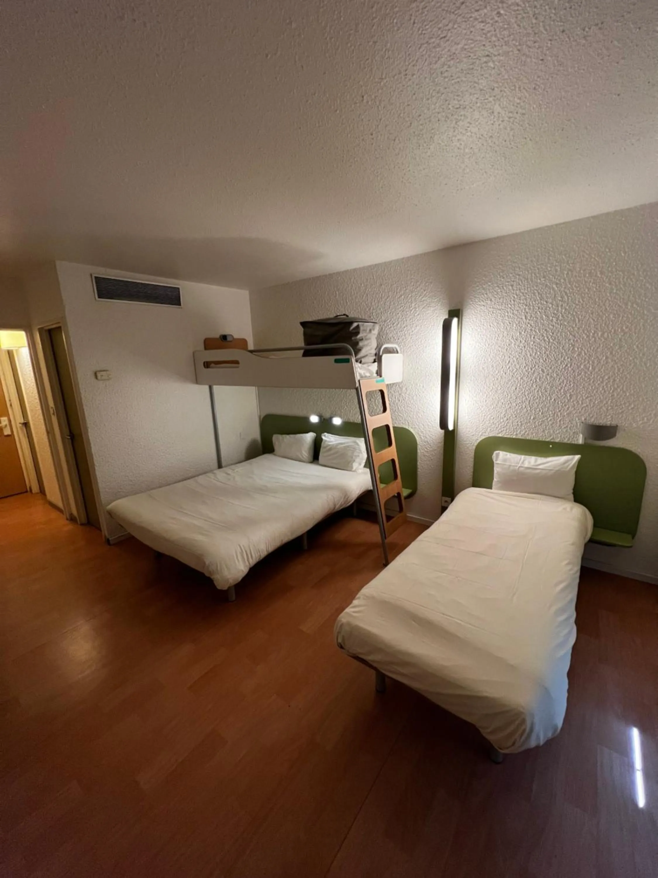 Bed in Ibis Budget Marseille Est Porte d'Aubagne