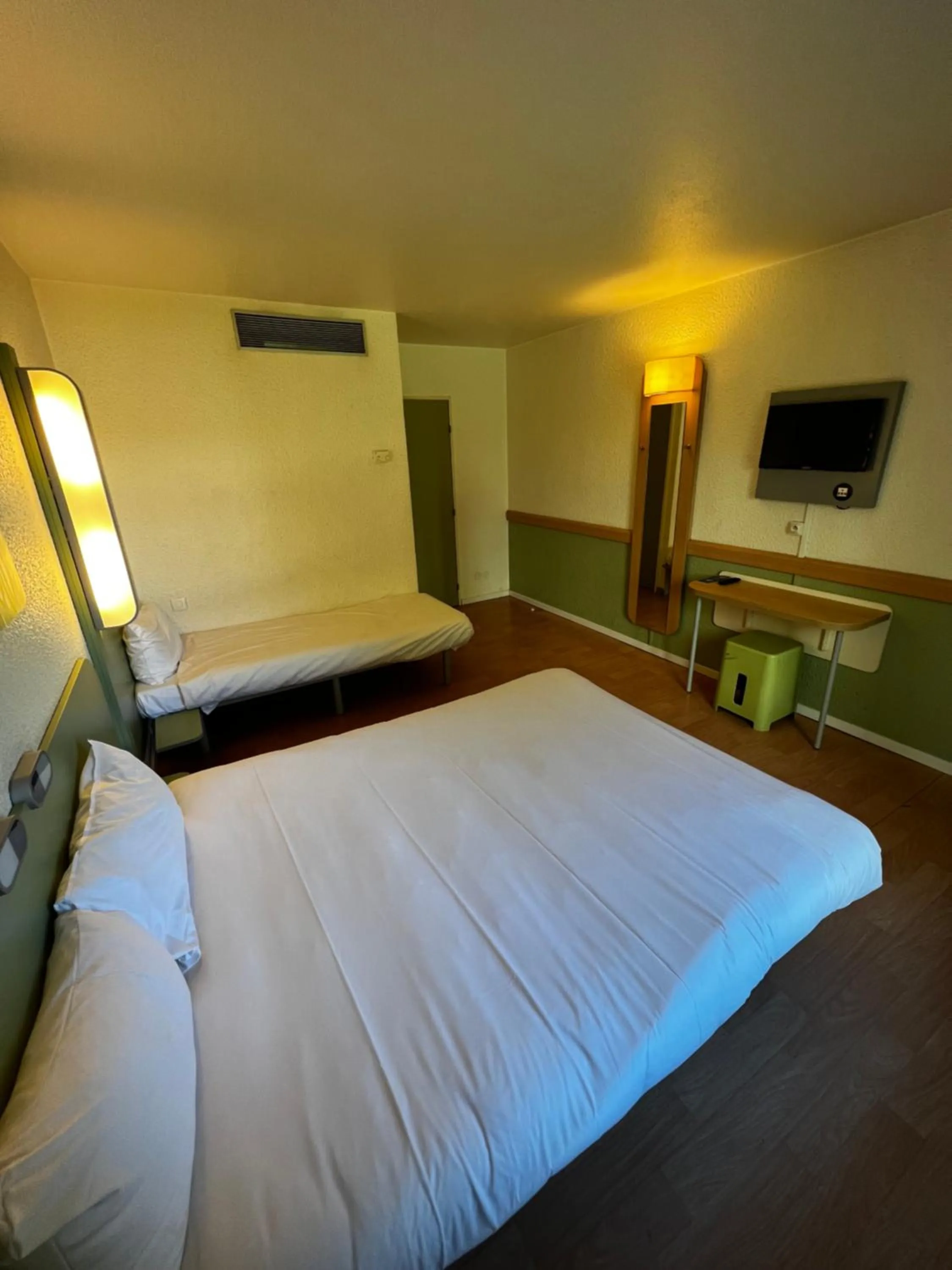 Bed in Ibis Budget Marseille Est Porte d'Aubagne