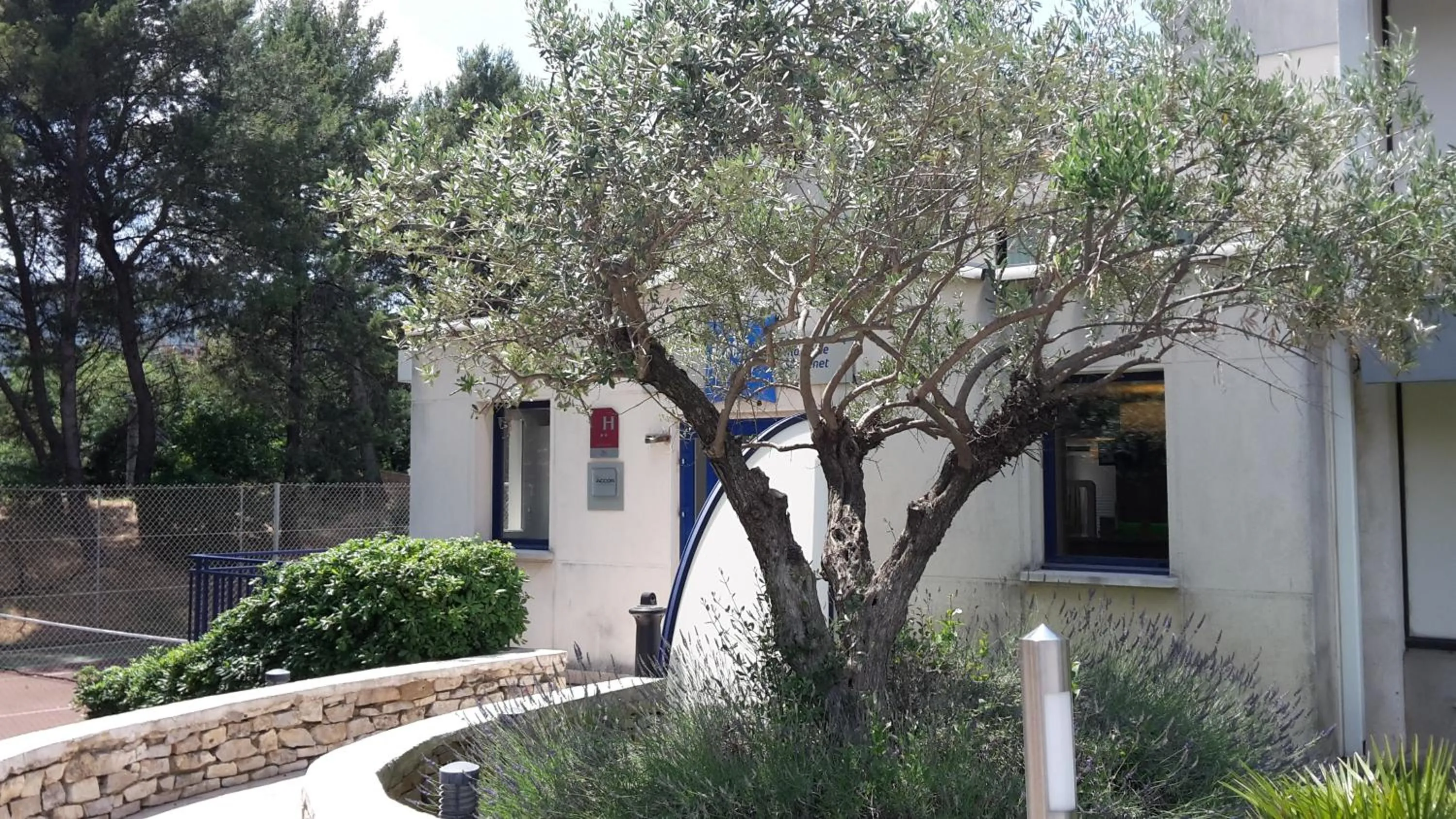 Facade/entrance in Ibis Budget Marseille Est Porte d'Aubagne