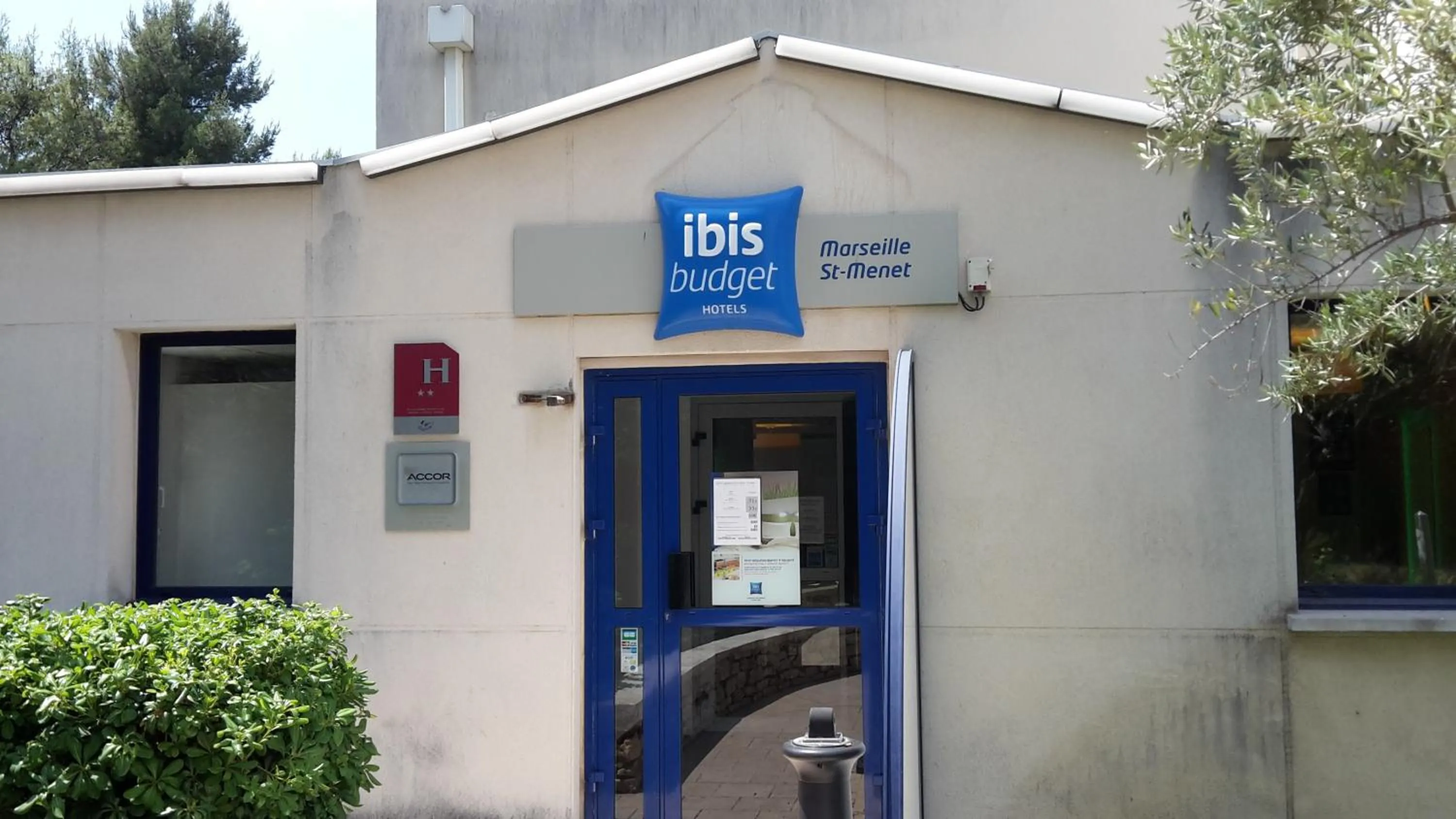 Facade/entrance in Ibis Budget Marseille Est Porte d'Aubagne