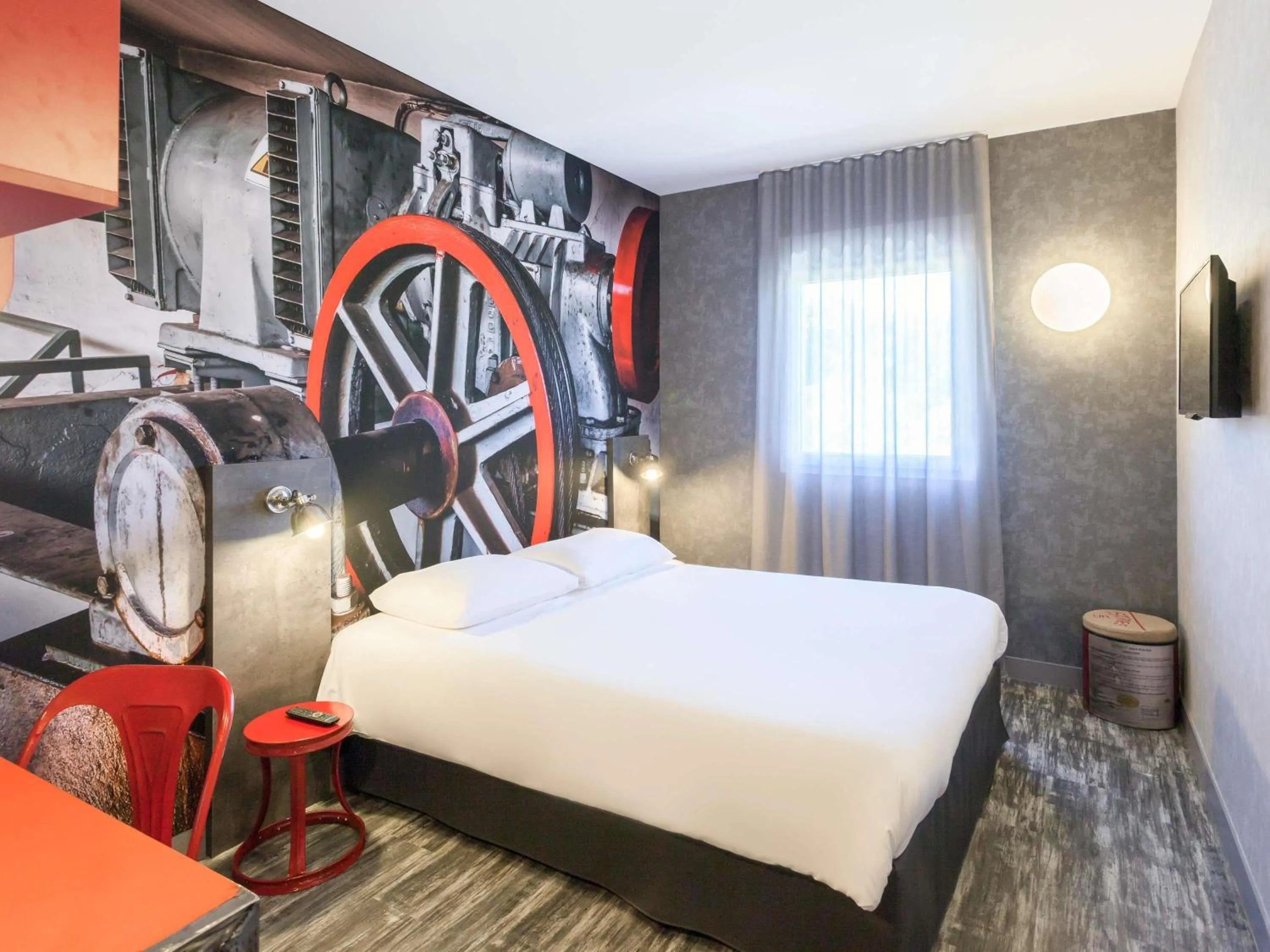 Bedroom, Bed in ibis Styles Vierzon