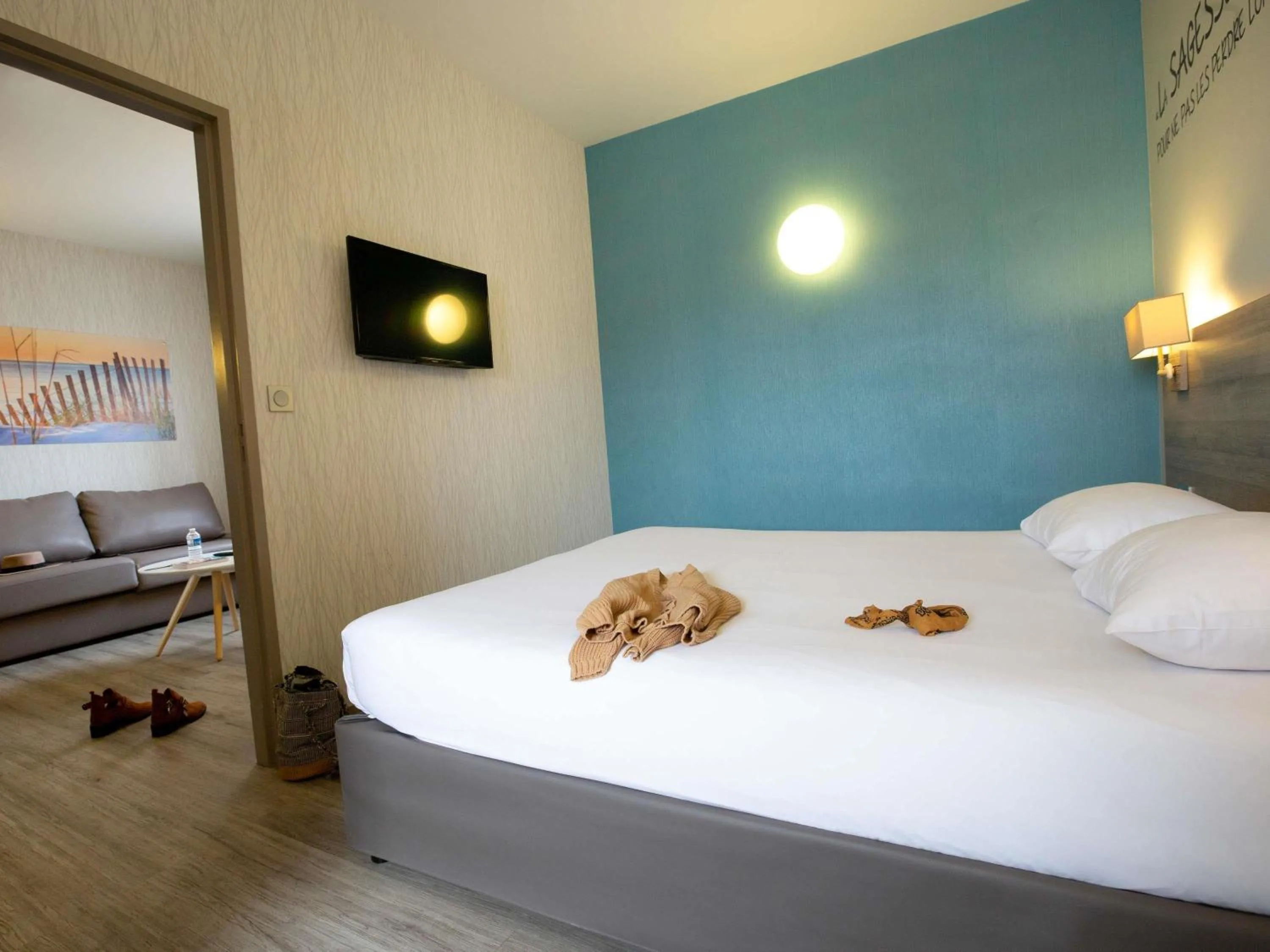Bedroom, Bed in ibis Styles Vierzon
