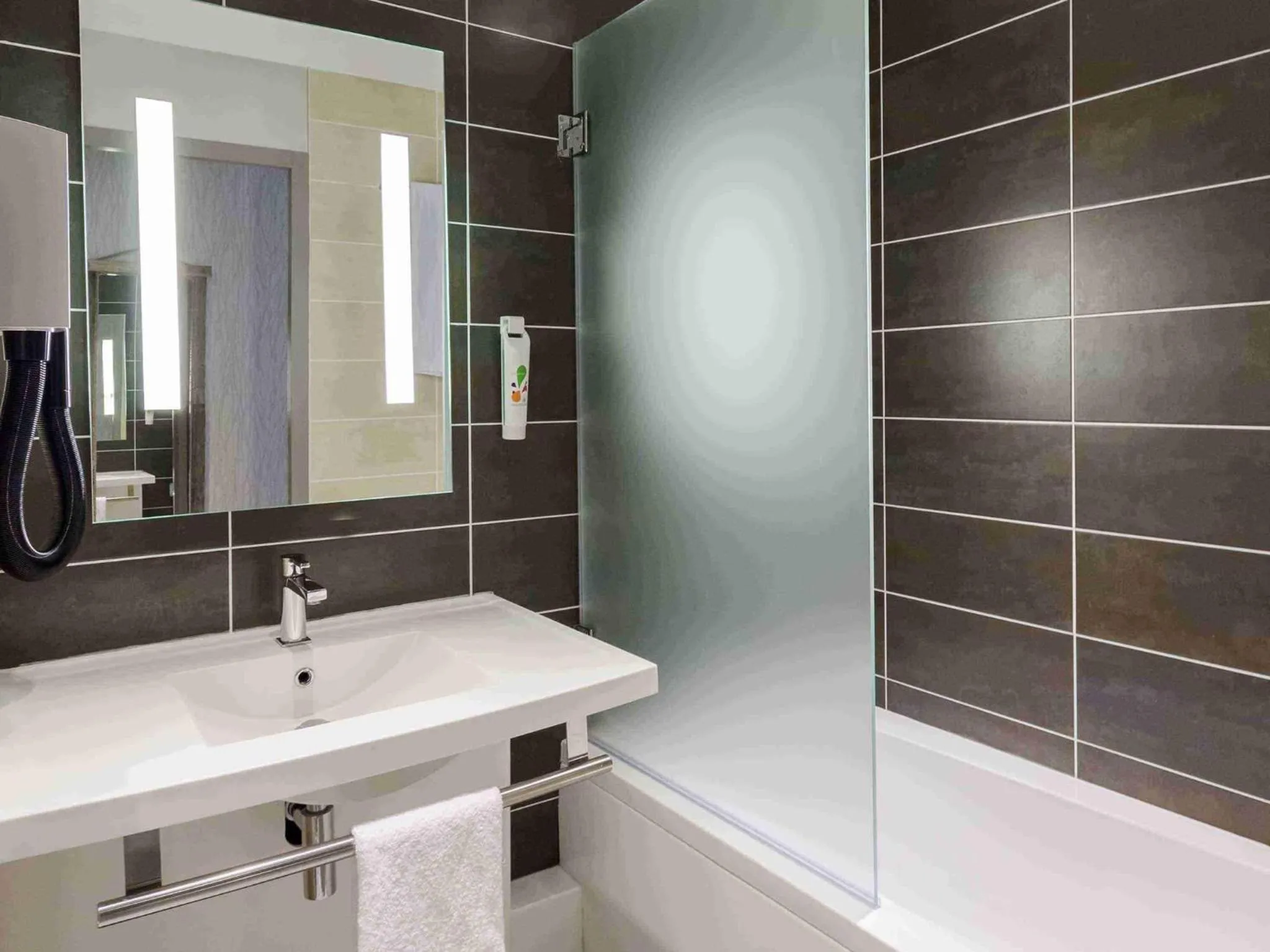 Bedroom in ibis Styles Vierzon