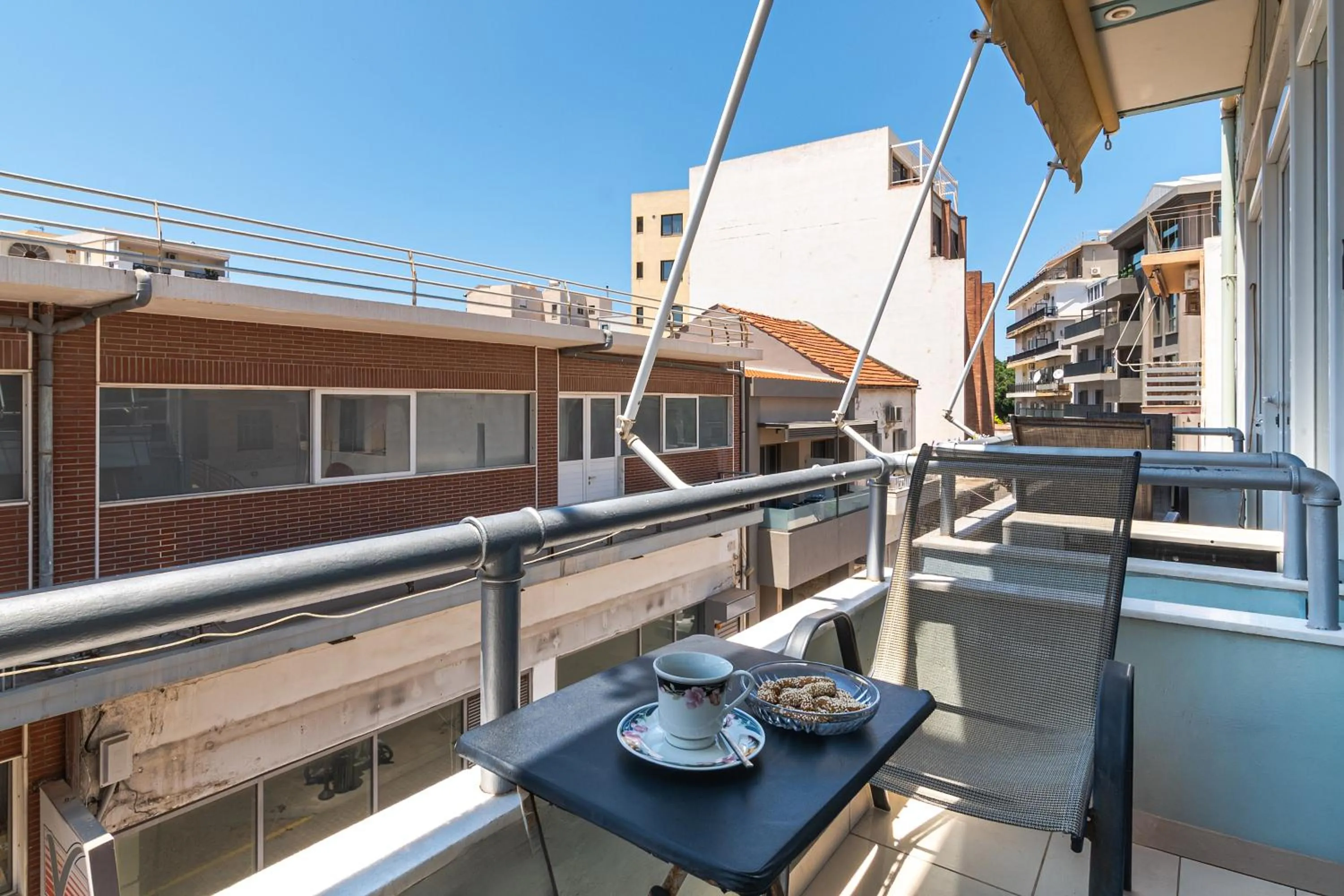 Coffee/tea facilities in Alena Apartments