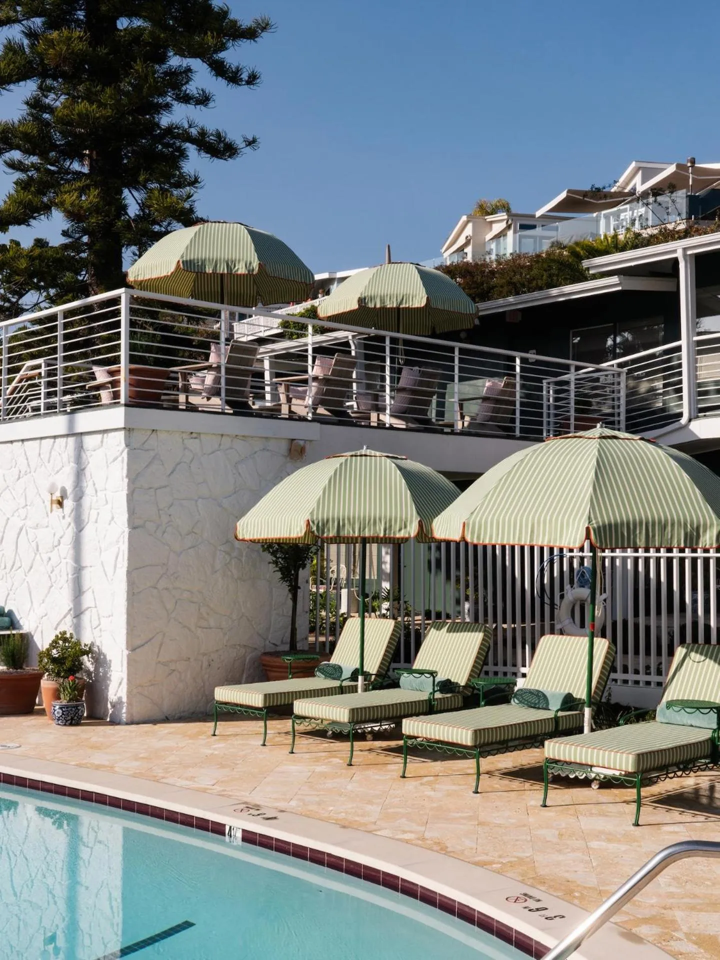 Swimming pool in Le Petit Pali Laguna Beach