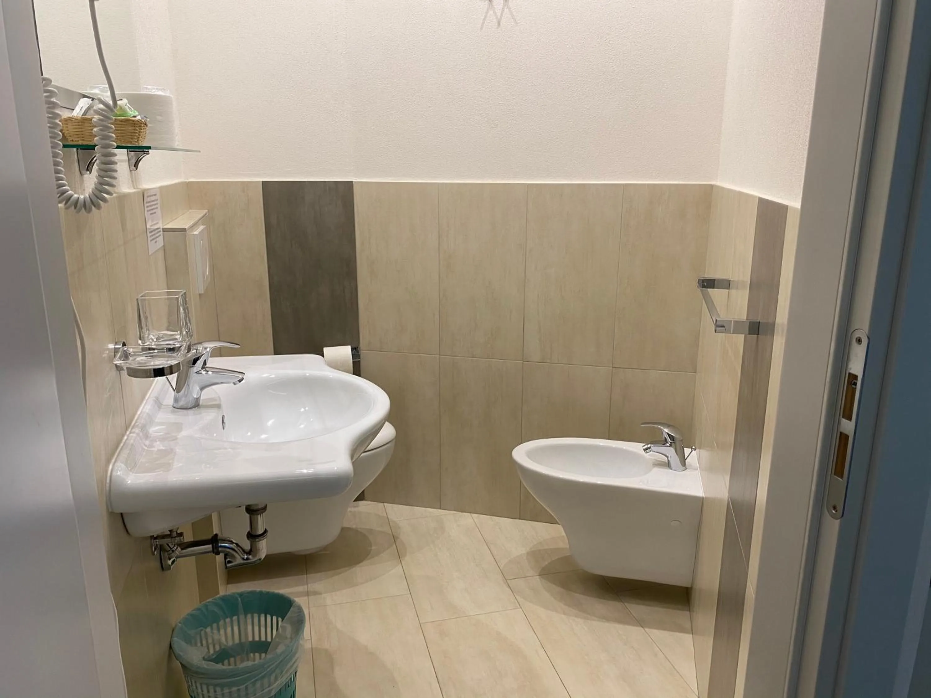 Bathroom in Hotel Moderno - Bed & Breakfast