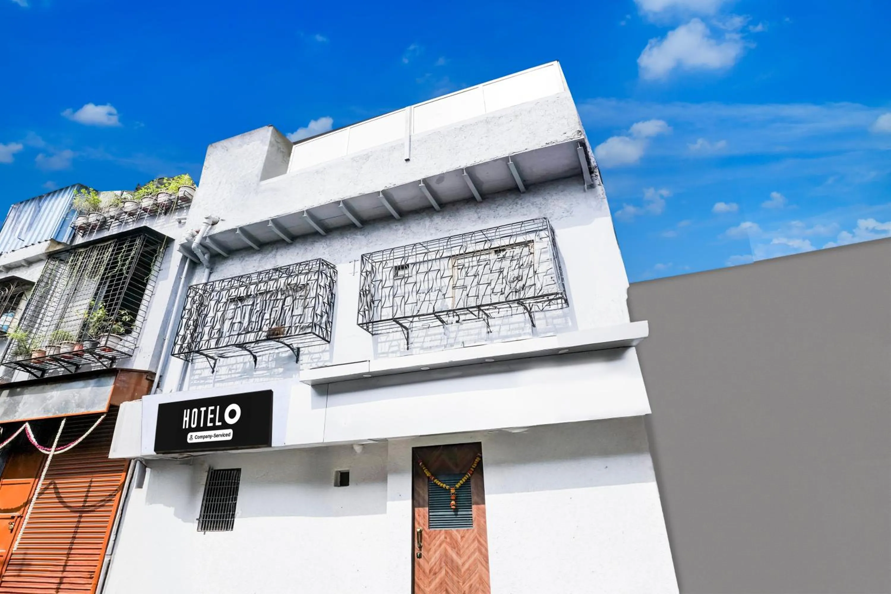 Facade/entrance in Hotel O Khar East Near Railway Station