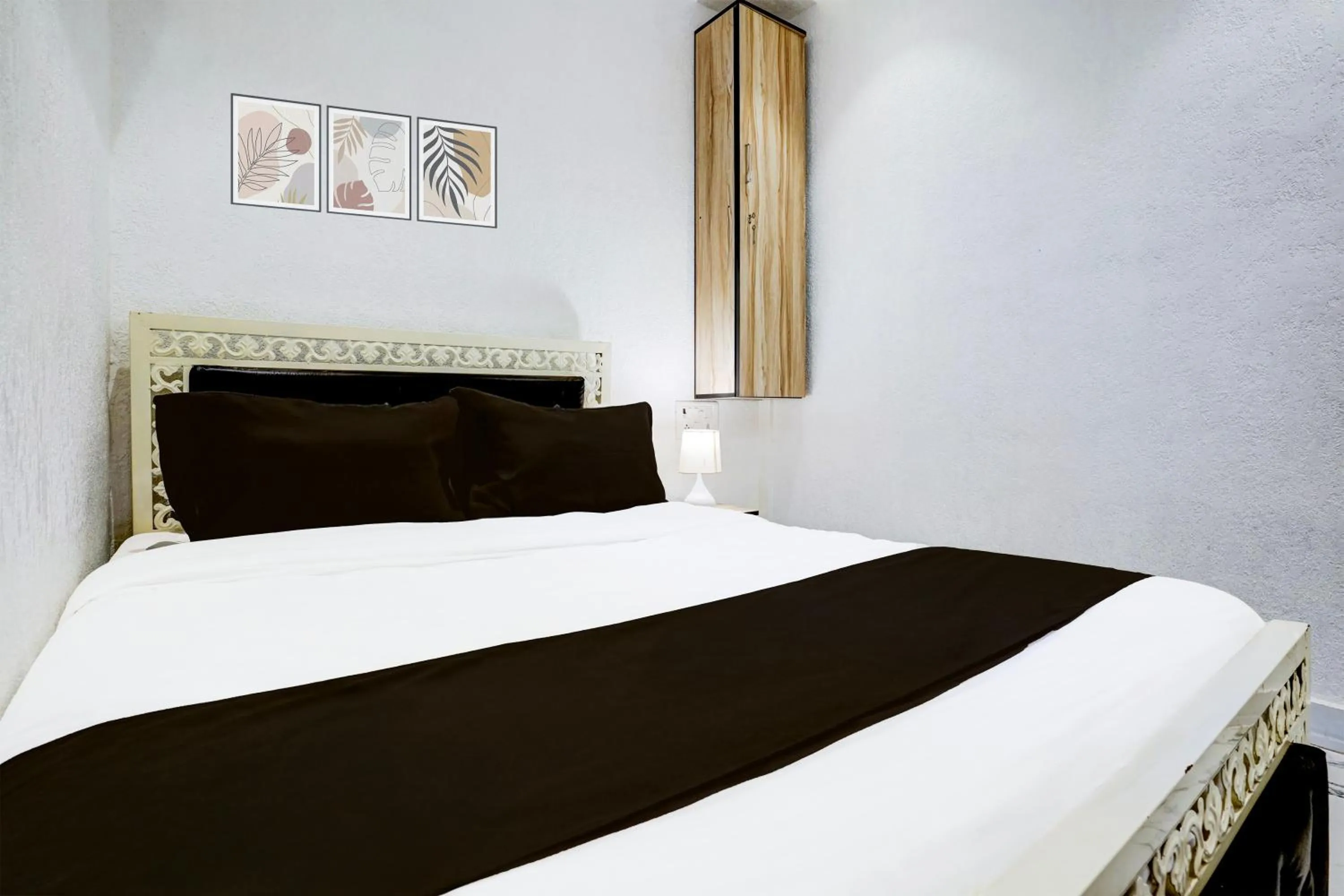 Bedroom, Bed in Hotel O Khar East Near Railway Station