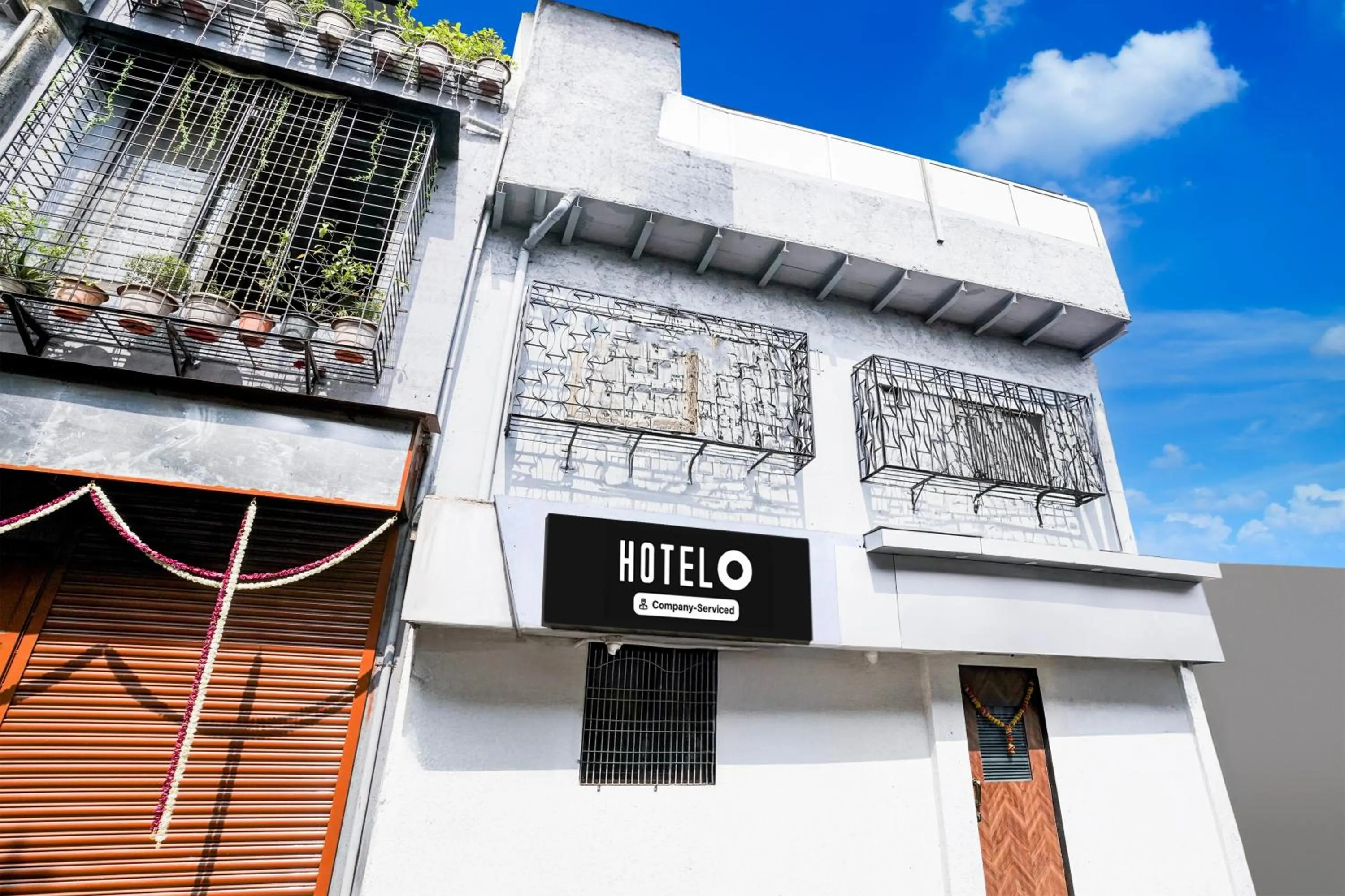 Facade/entrance in Hotel O Khar East Near Railway Station