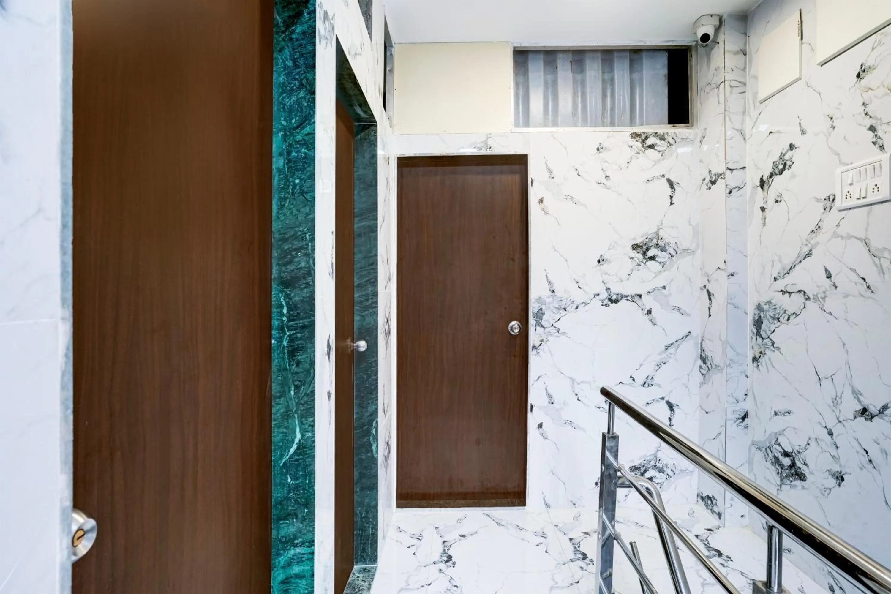 Lobby or reception in Hotel O Khar East Near Railway Station