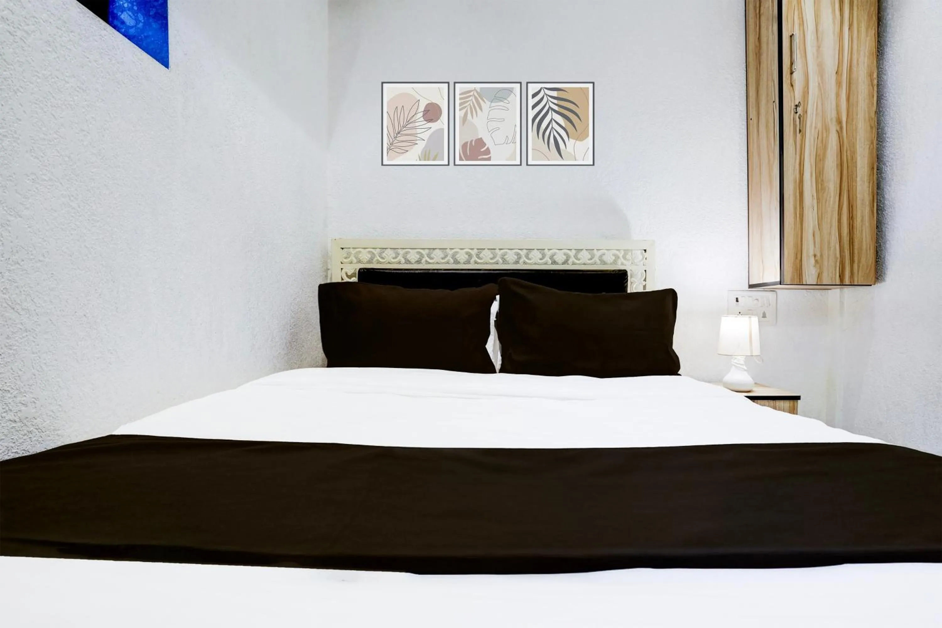 Bedroom, Bed in Hotel O Khar East Near Railway Station